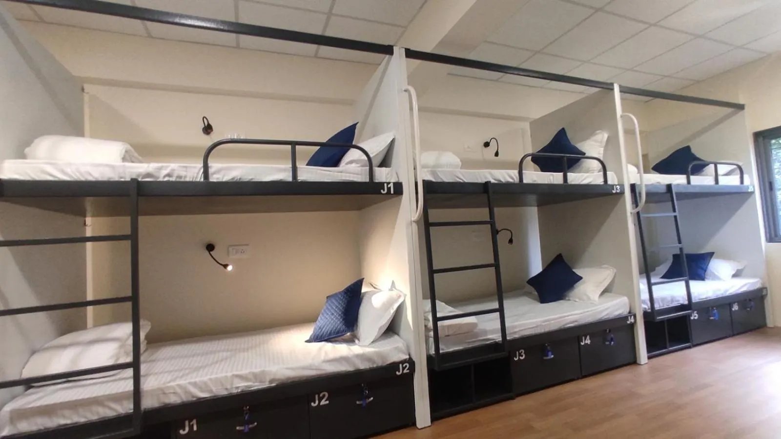 bunk bed, Bed in Hostells - Backpacker Hostel near Pune Station