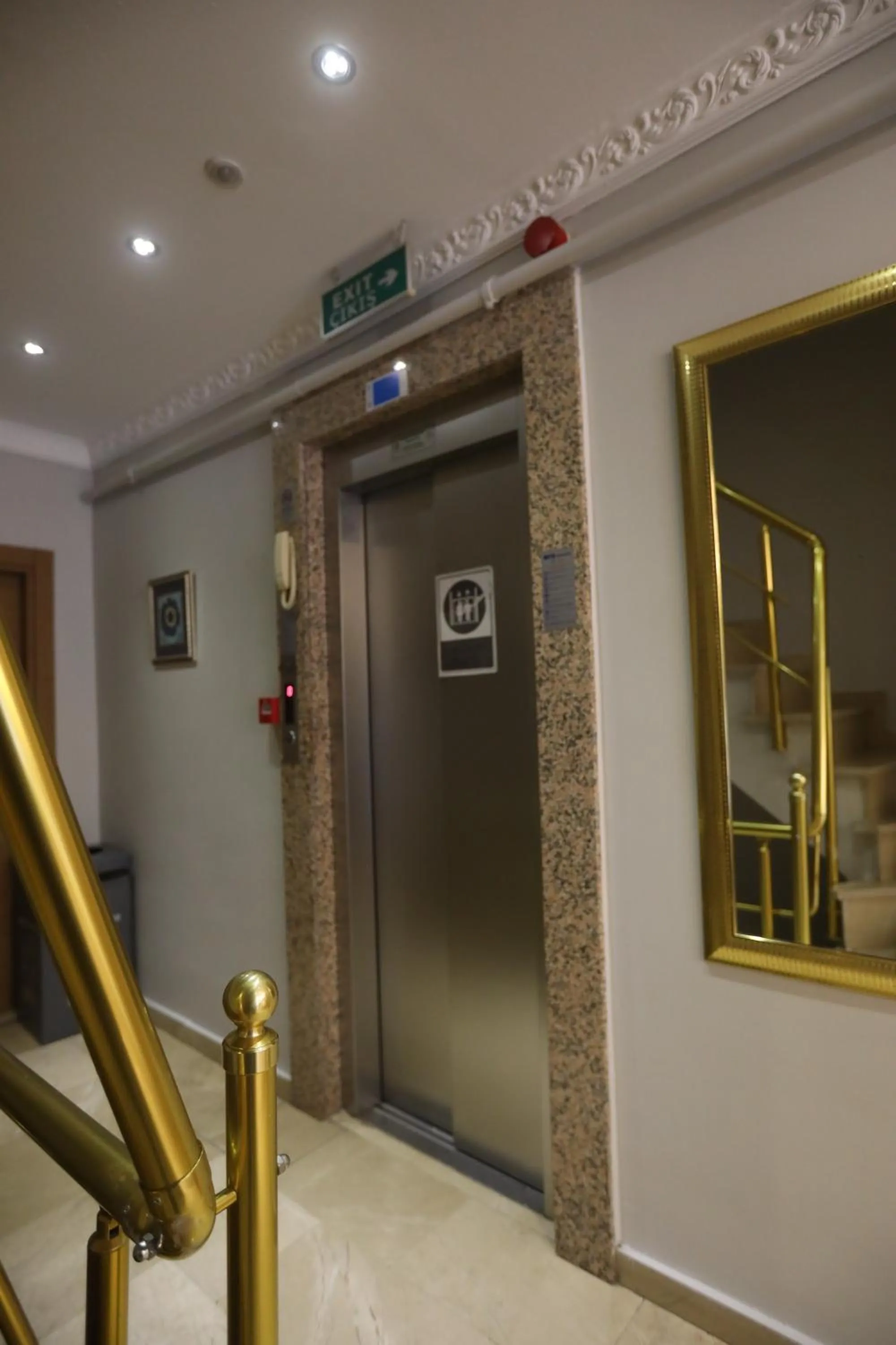 elevator in Zendy Suite Hotel