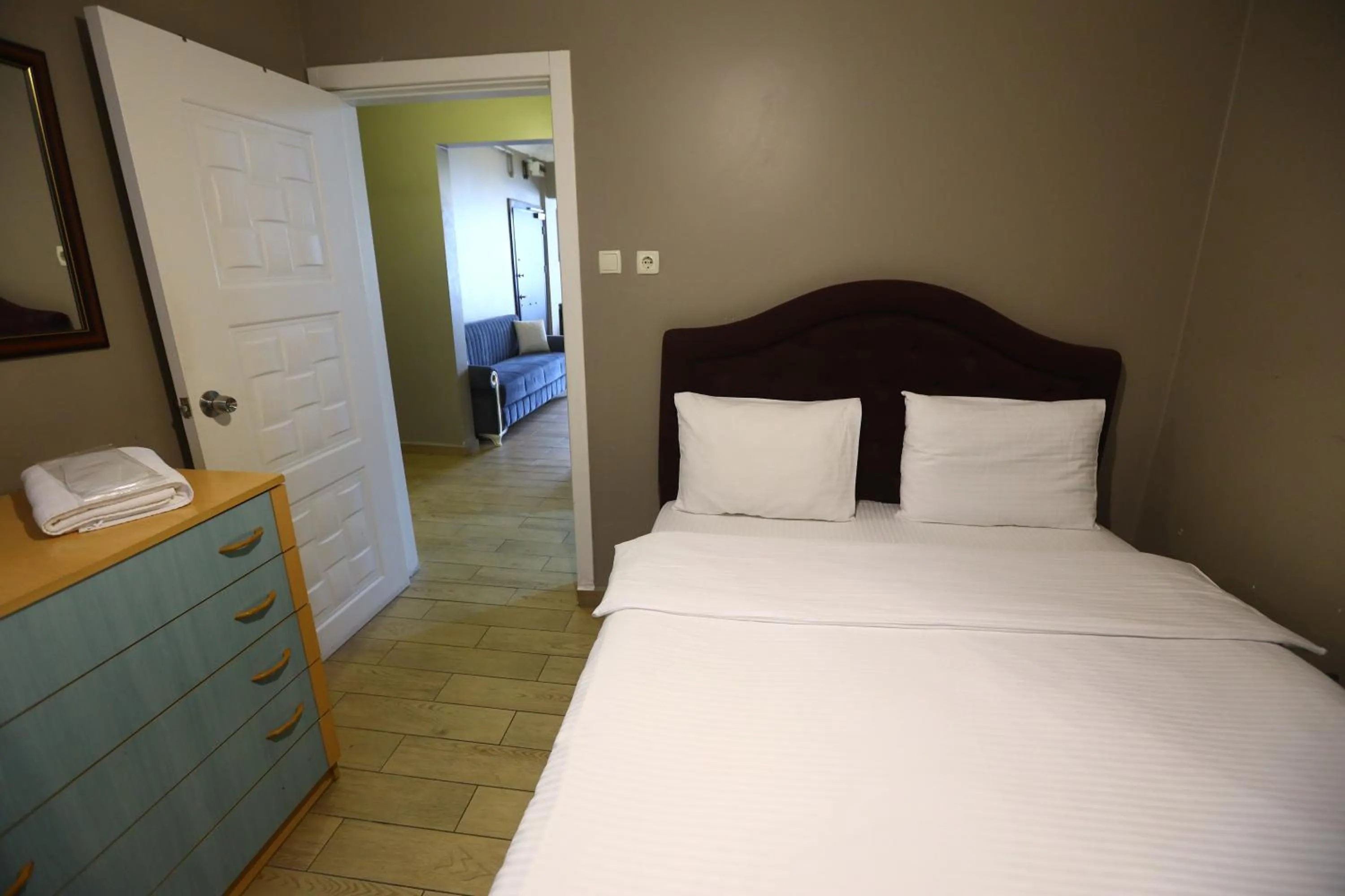 Bedroom, Bed in Zendy Suite Hotel