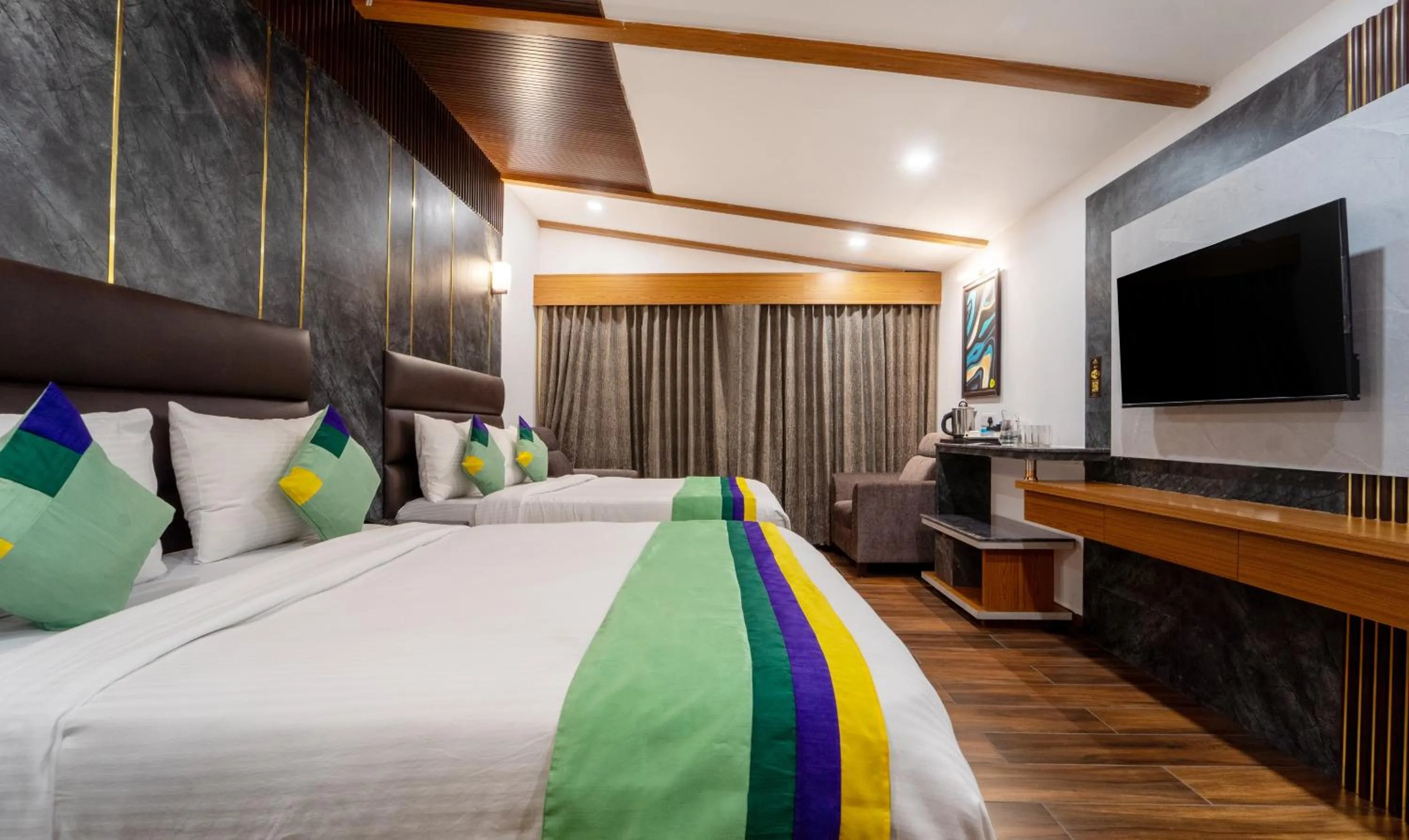 Bedroom, Bed in Treebo Skydale Premium Suites, 1500 Mtrs From Ooty Lake