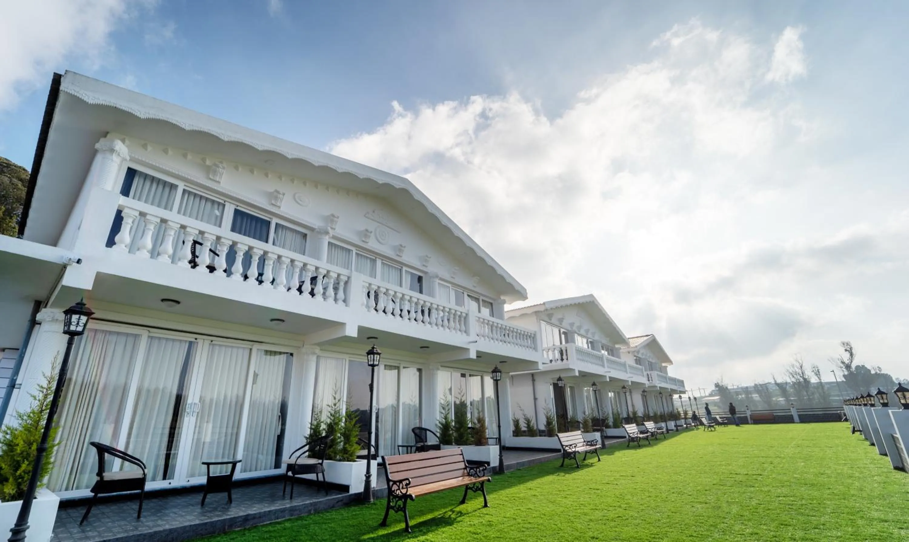 Property building in Treebo Skydale Premium Suites, 1500 Mtrs From Ooty Lake