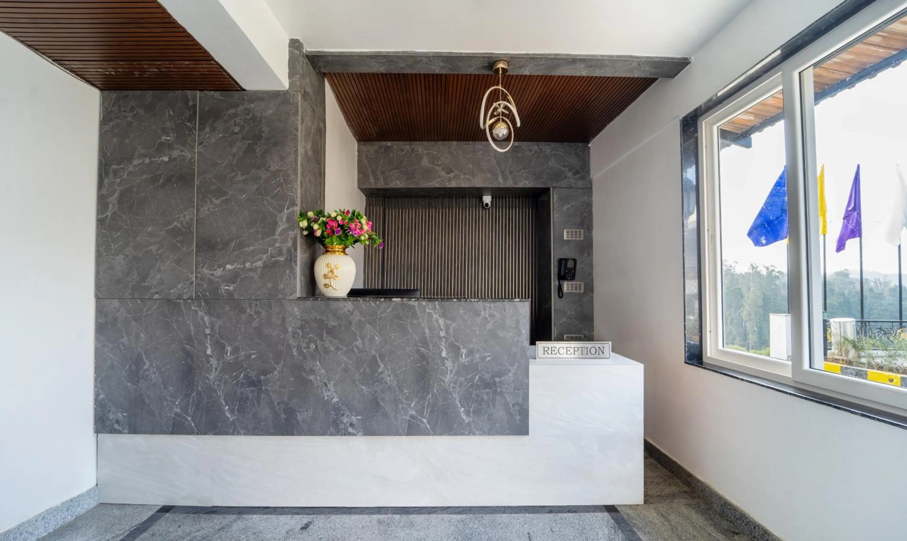 Lobby or reception in Treebo Skydale Premium Suites, 1500 Mtrs From Ooty Lake