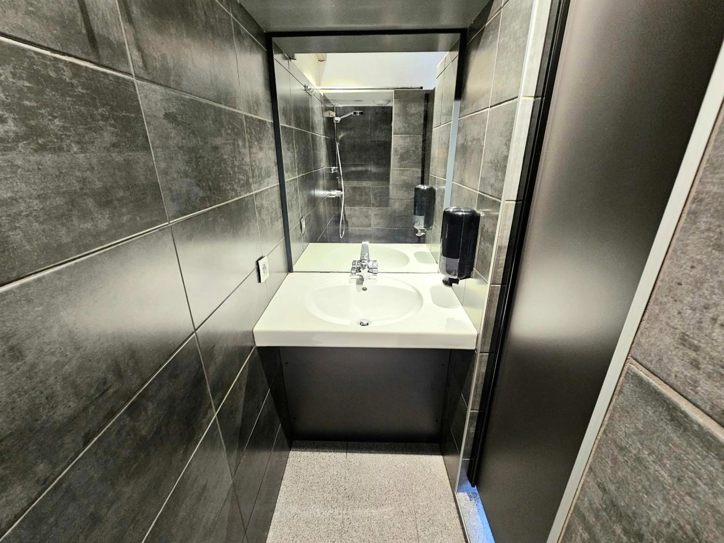 Bathroom in HI Malmedy Hostel