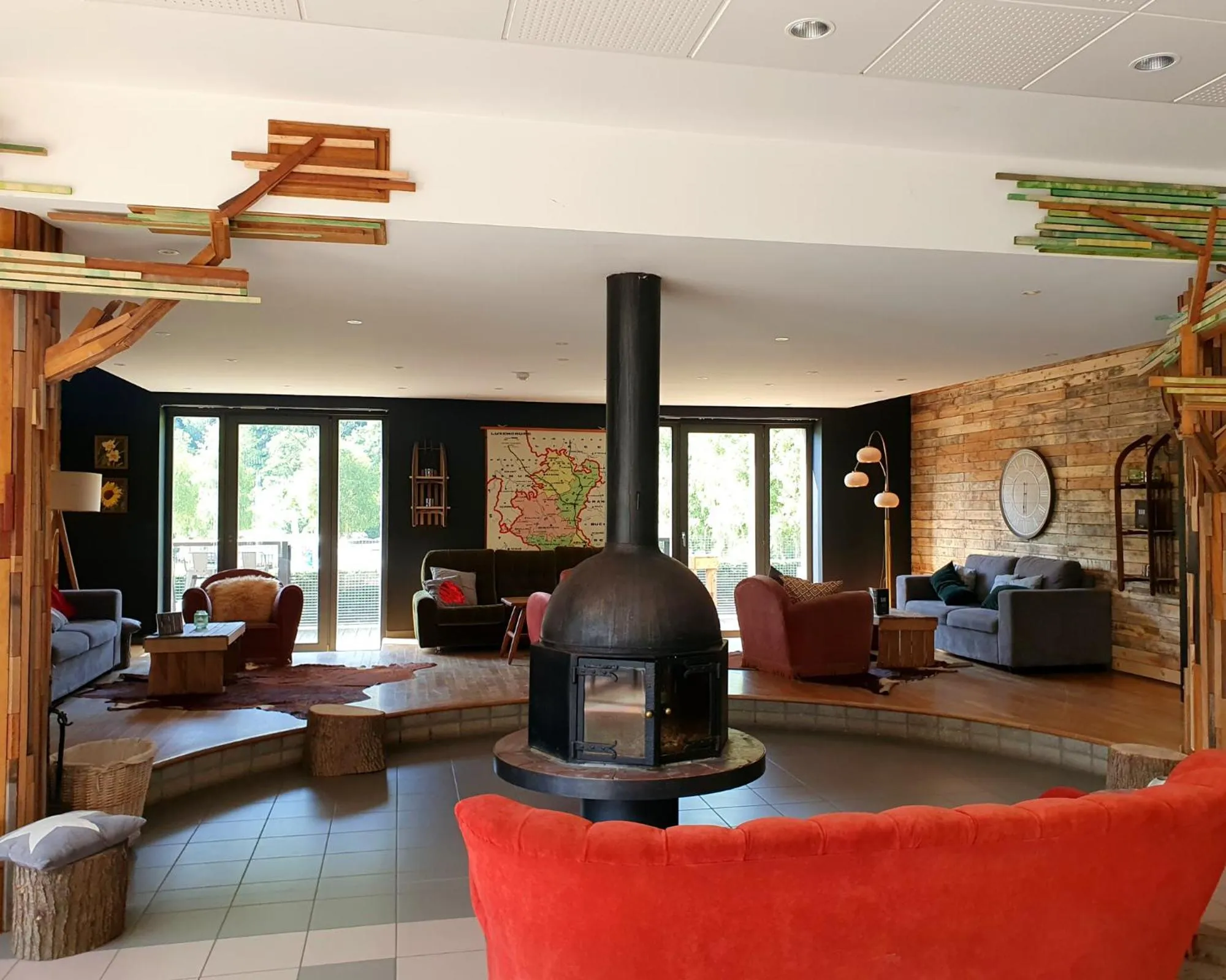 Lobby or reception in HI Malmedy Hostel