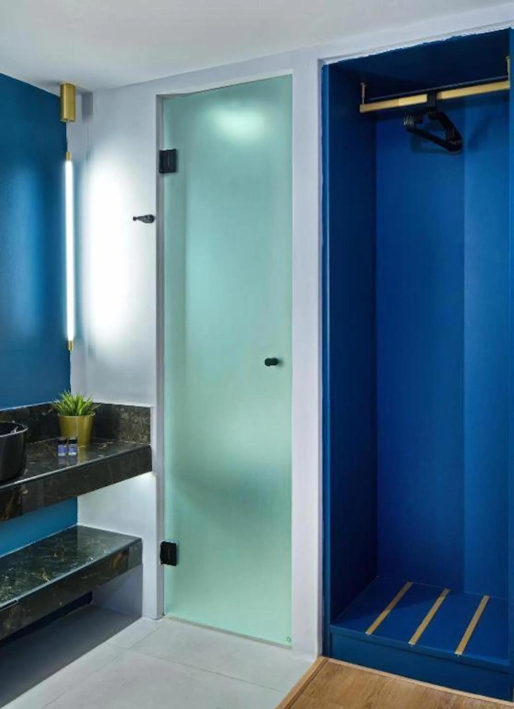 Shower in CITYLUXE Suites & Rooms