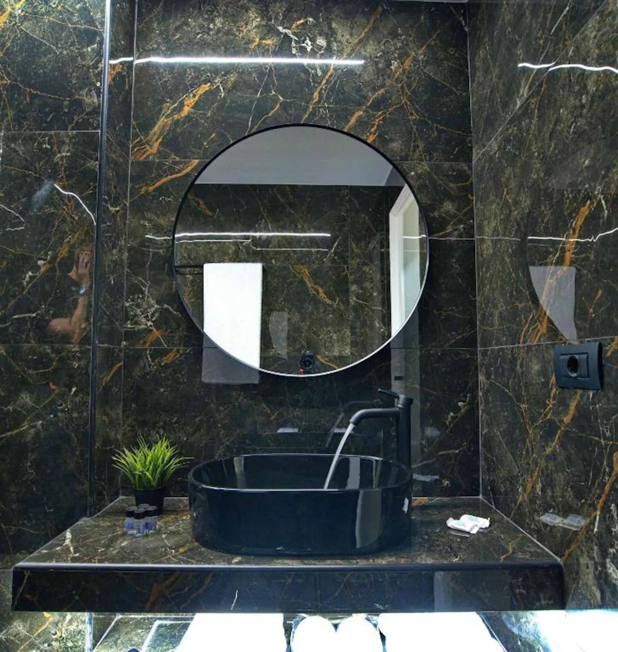 Bathroom in CITYLUXE Suites & Rooms