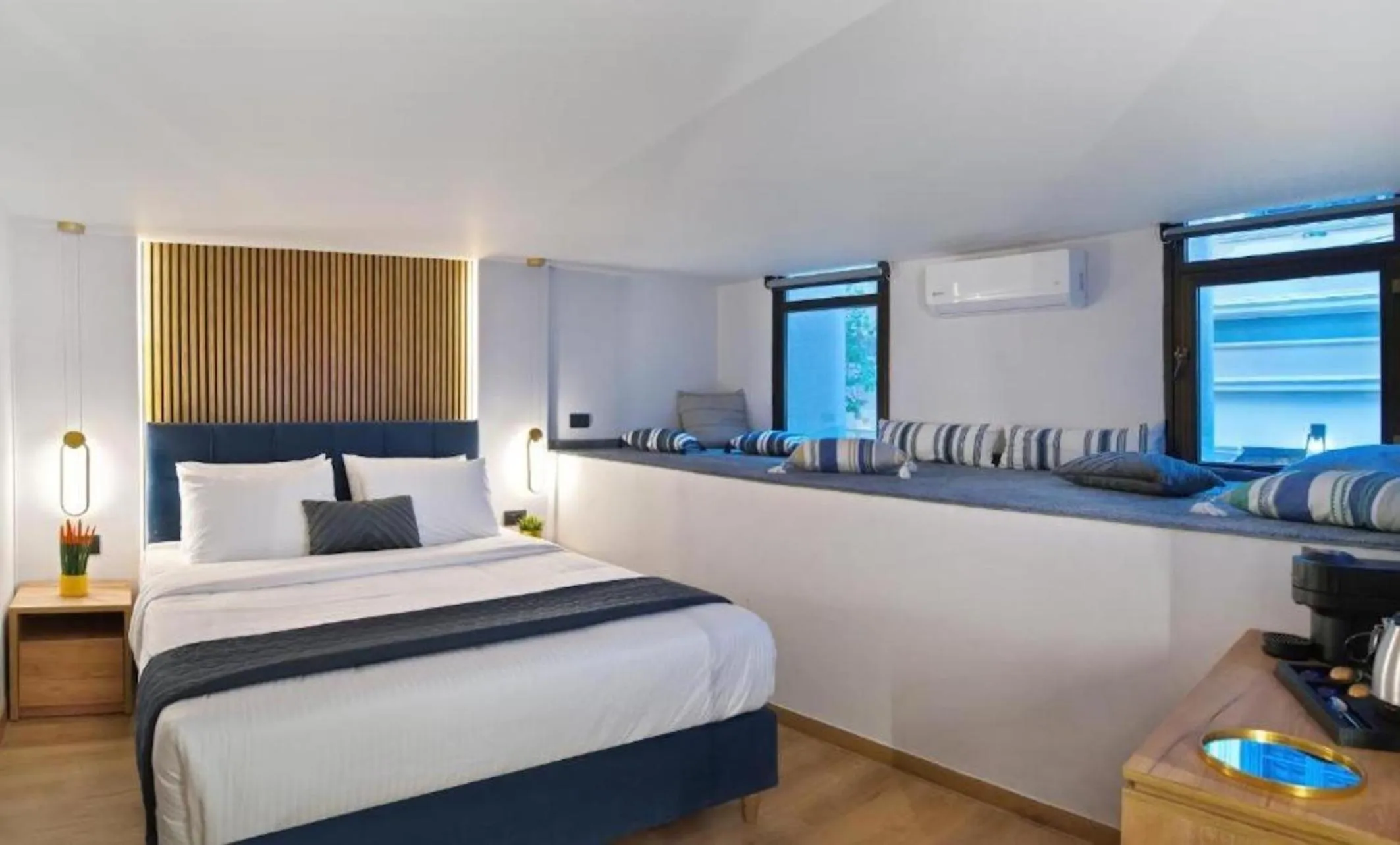 Bed in CITYLUXE Suites & Rooms