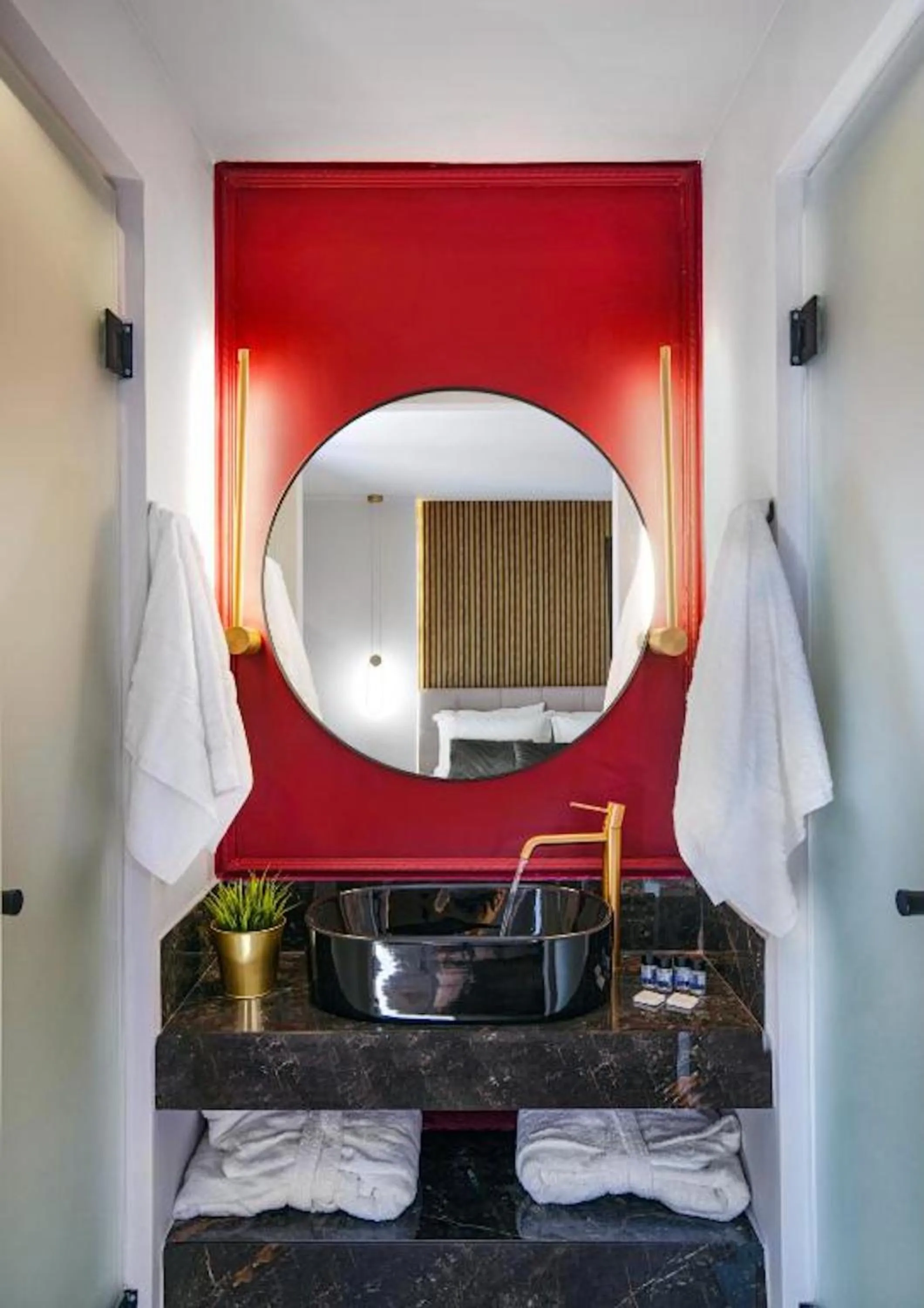 Bathroom in CITYLUXE Suites & Rooms