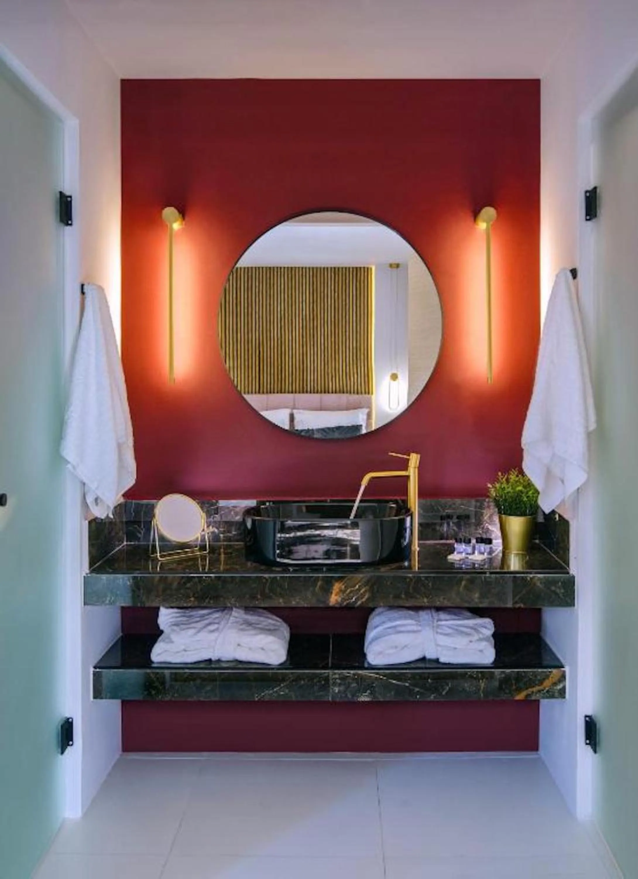 Bathroom in CITYLUXE Suites & Rooms