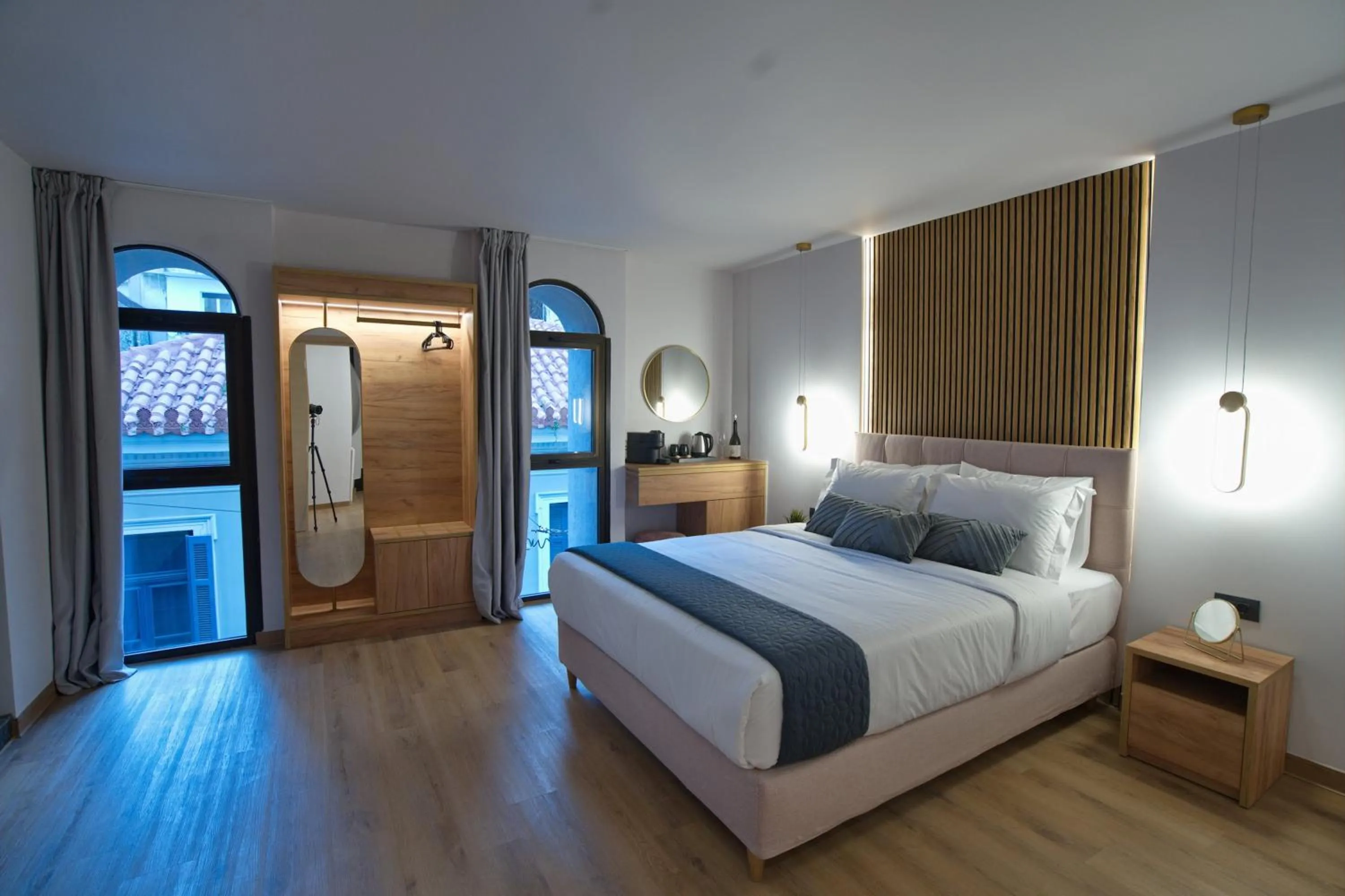 Bed in CITYLUXE Suites & Rooms