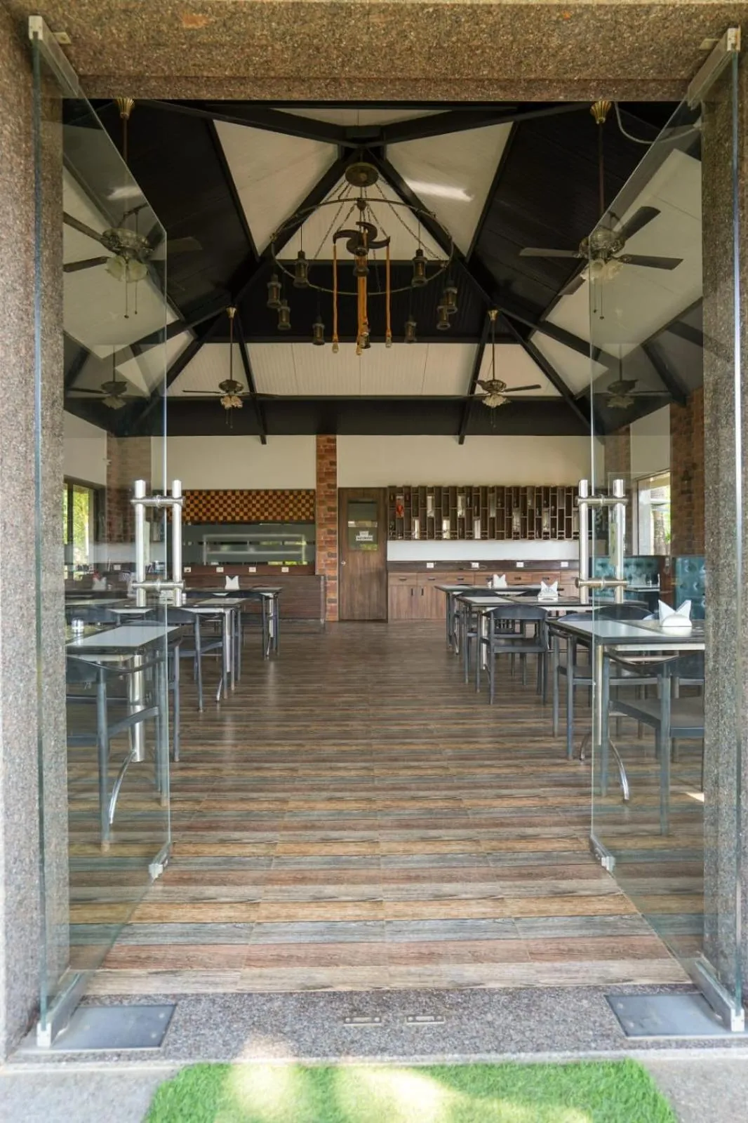 Restaurant/places to eat in E&G Green Courts Resort at Koroli Hill Station