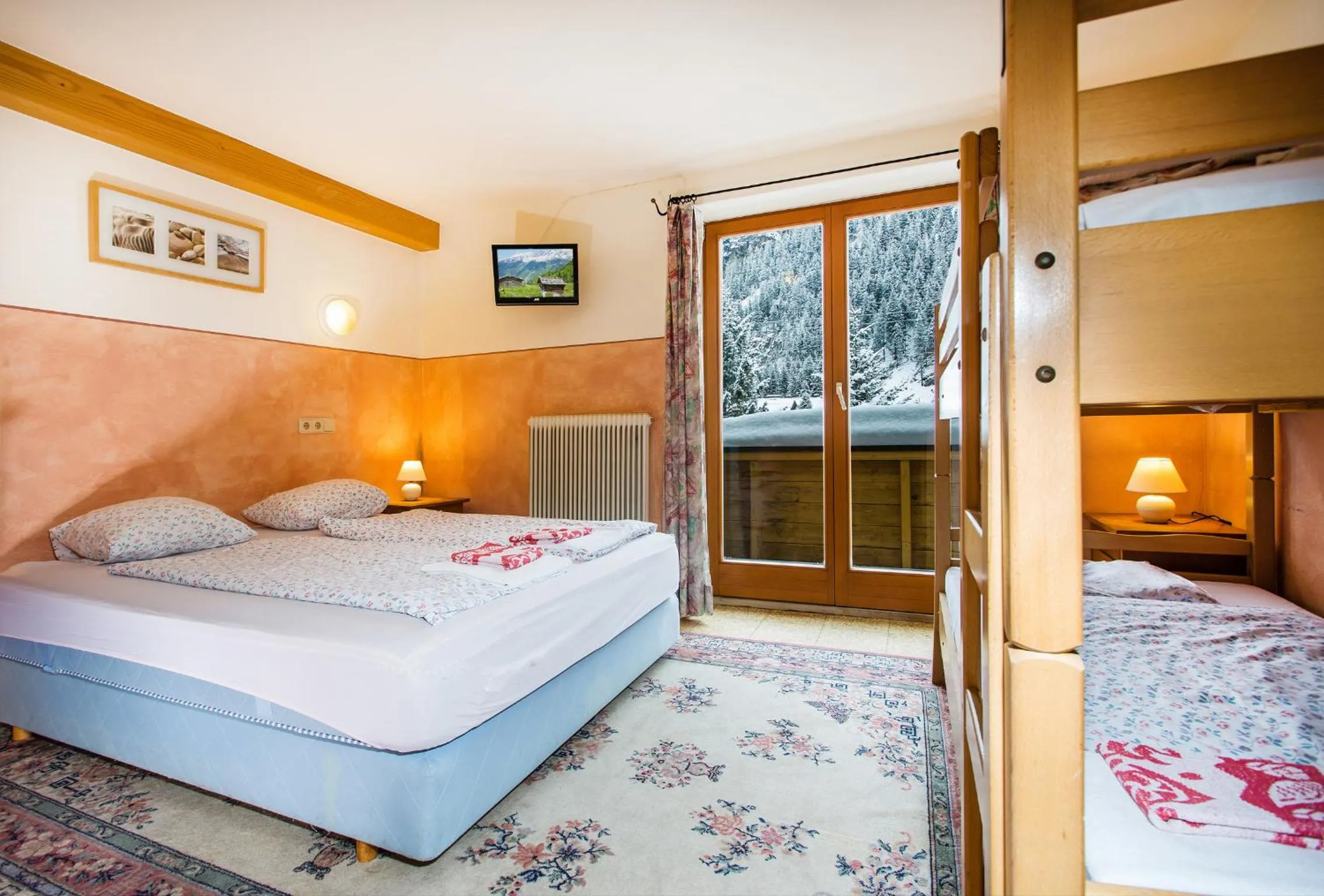 Photo of the whole room, Bed in Alpengasthof Paletti