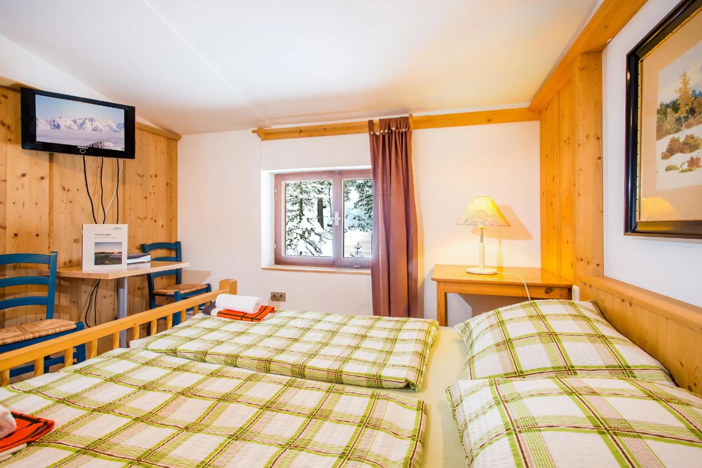 Photo of the whole room, Bed in Alpengasthof Paletti