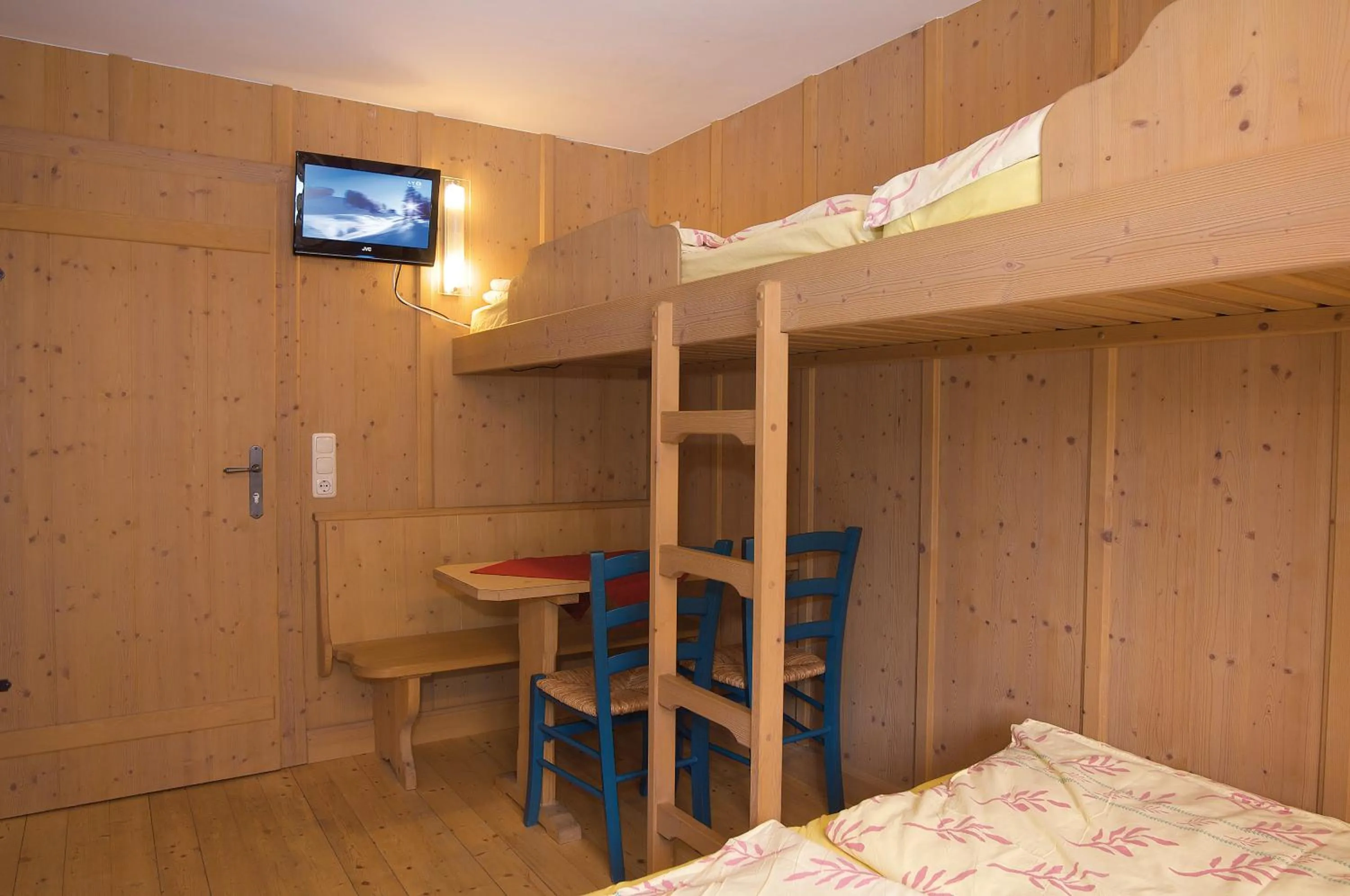 Bed in Alpengasthof Paletti