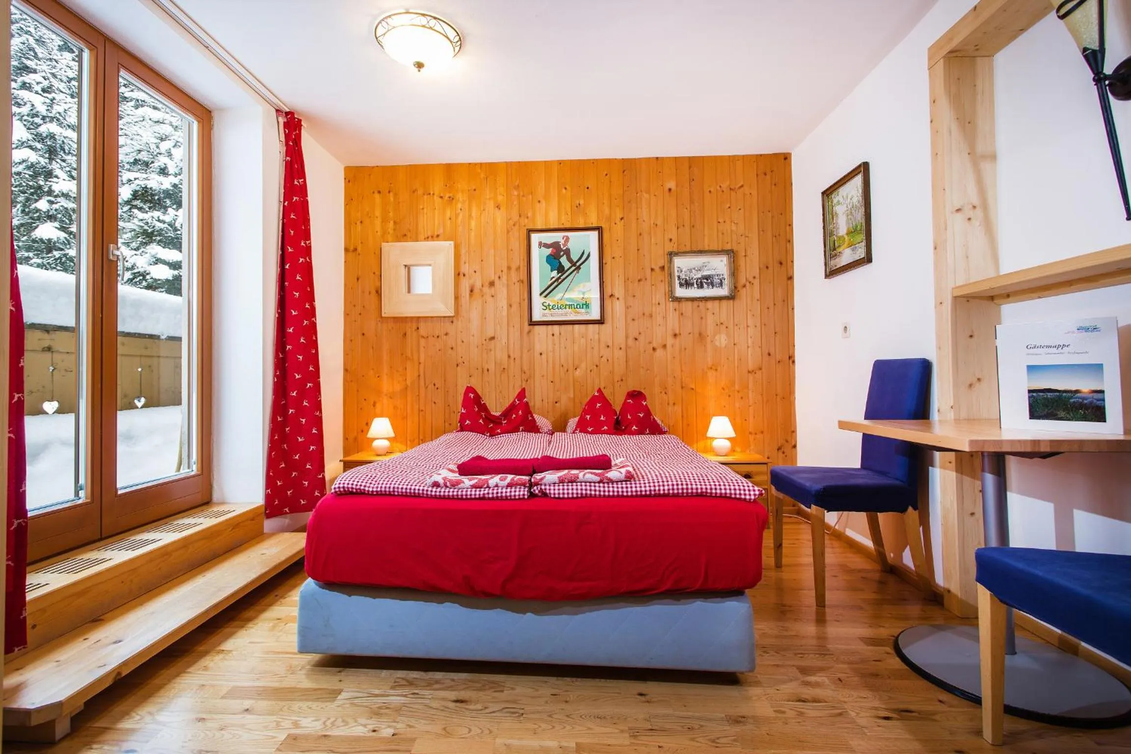 Photo of the whole room, Bed in Alpengasthof Paletti