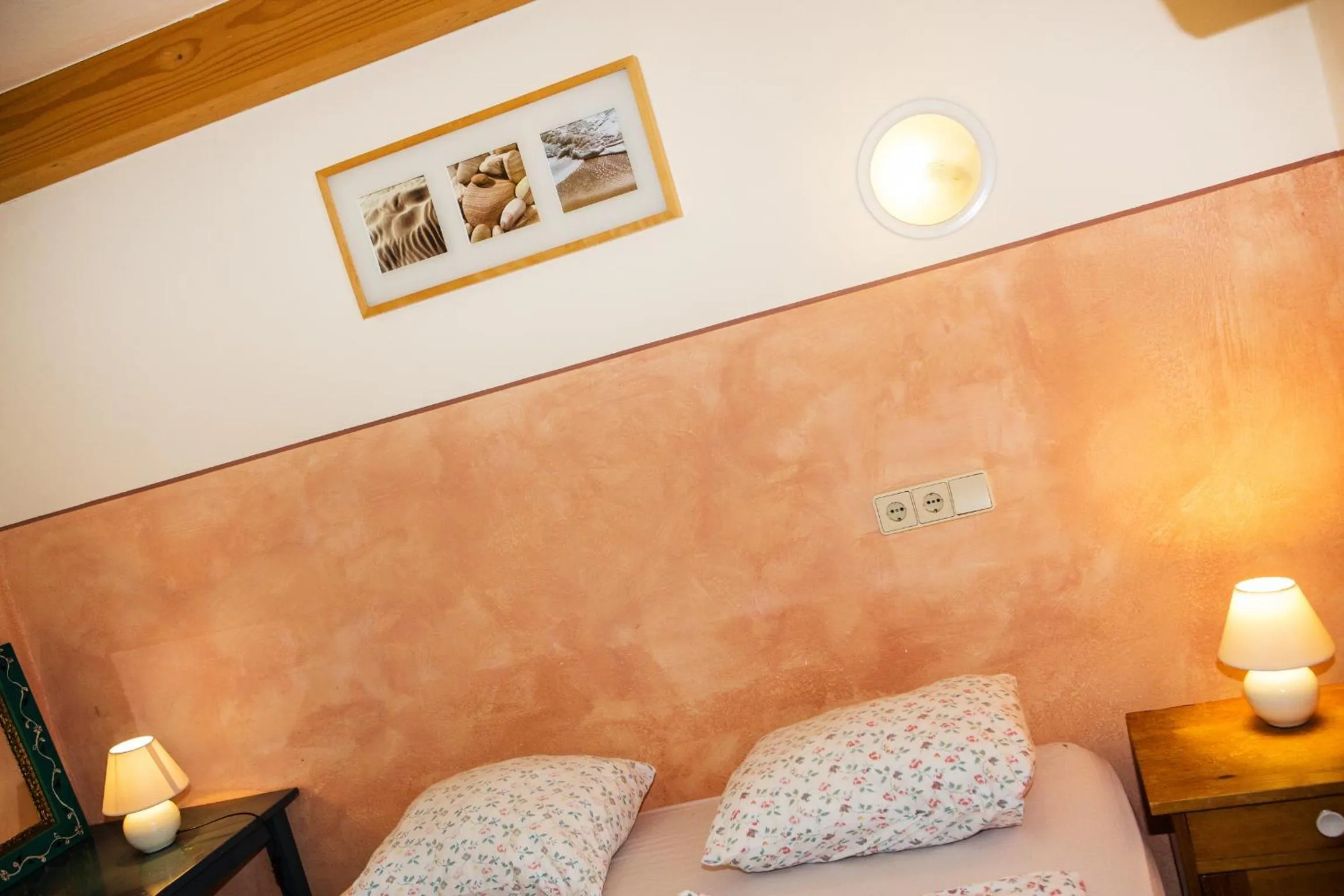 Decorative detail, Bed in Alpengasthof Paletti