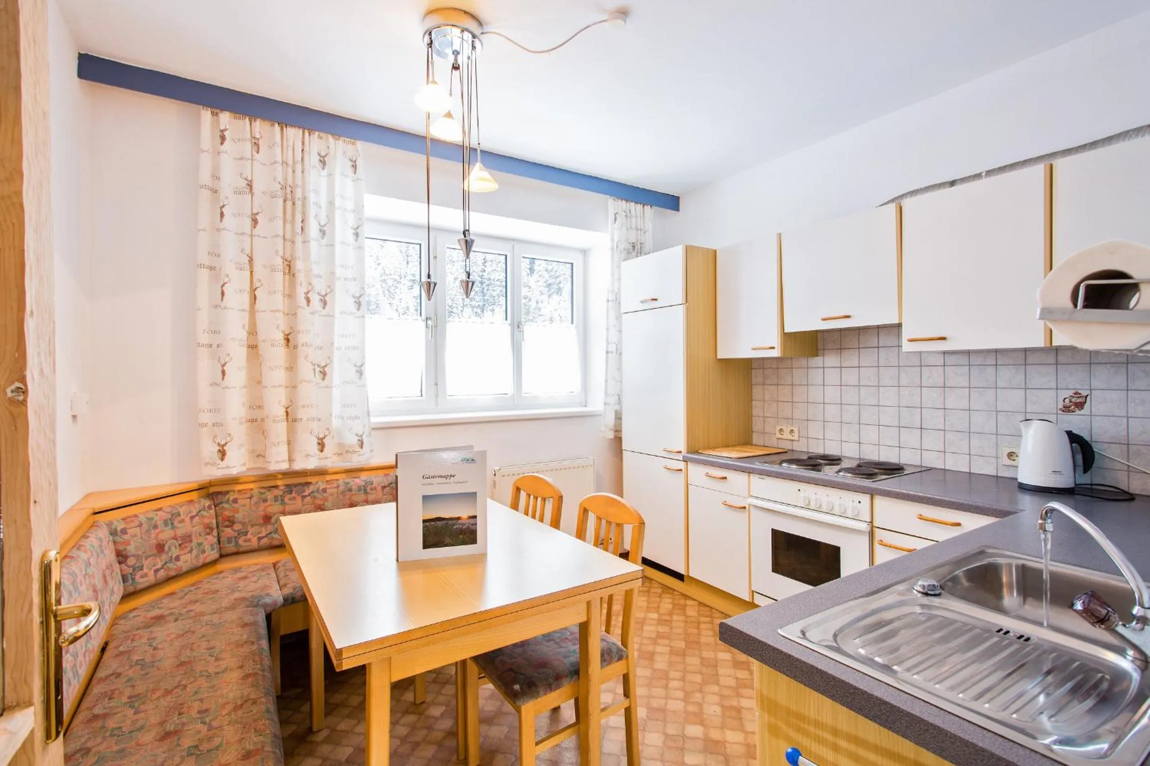 Kitchen or kitchenette in Alpengasthof Paletti