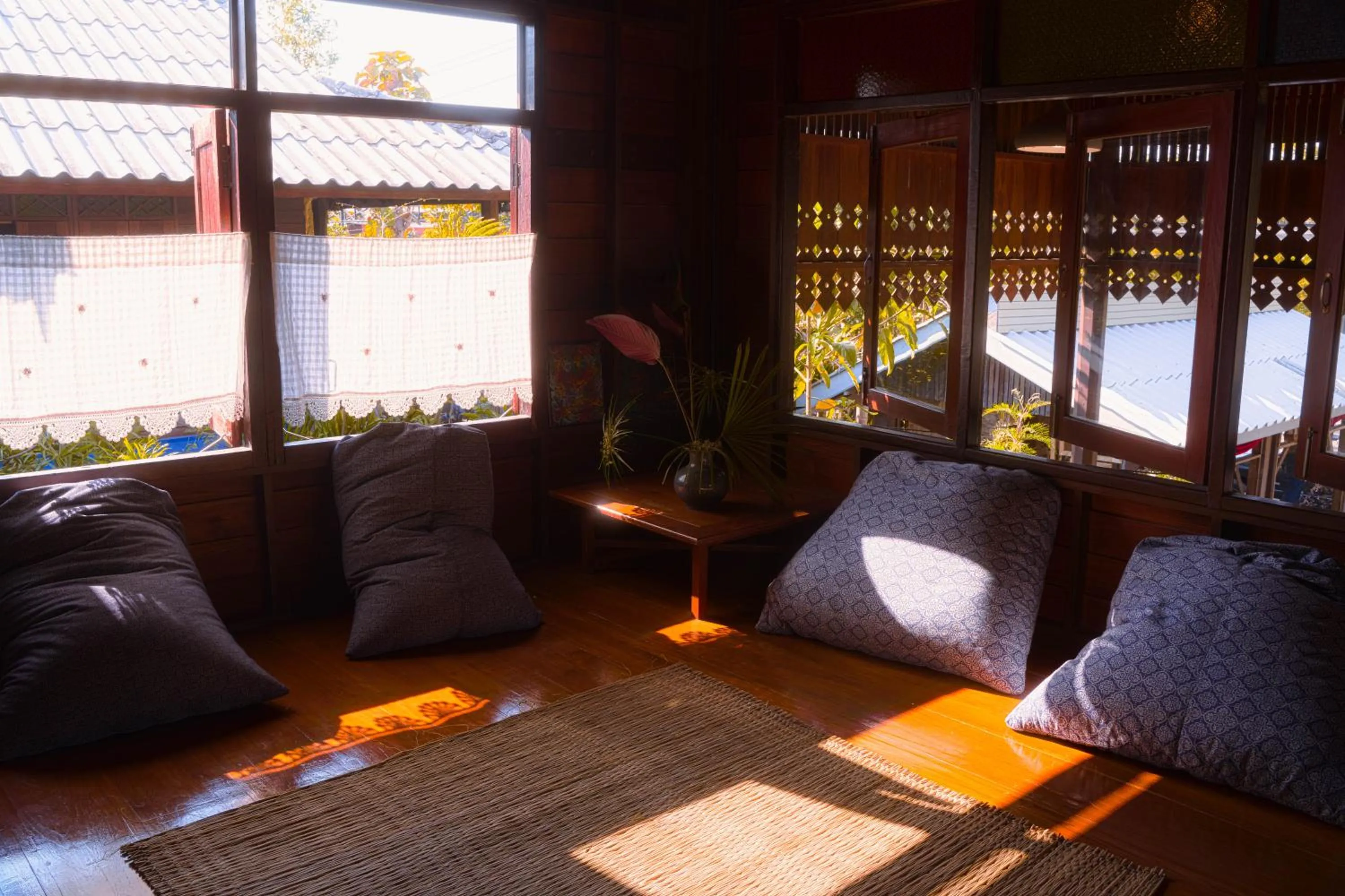 Living room in Lanna Localstay