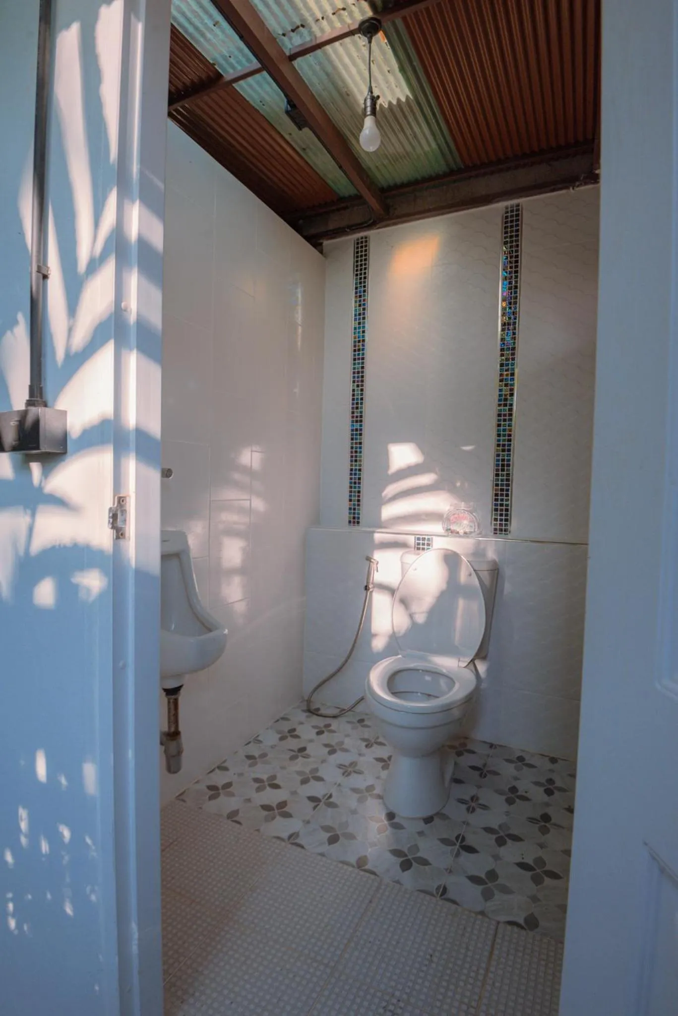 Shower in Lanna Localstay