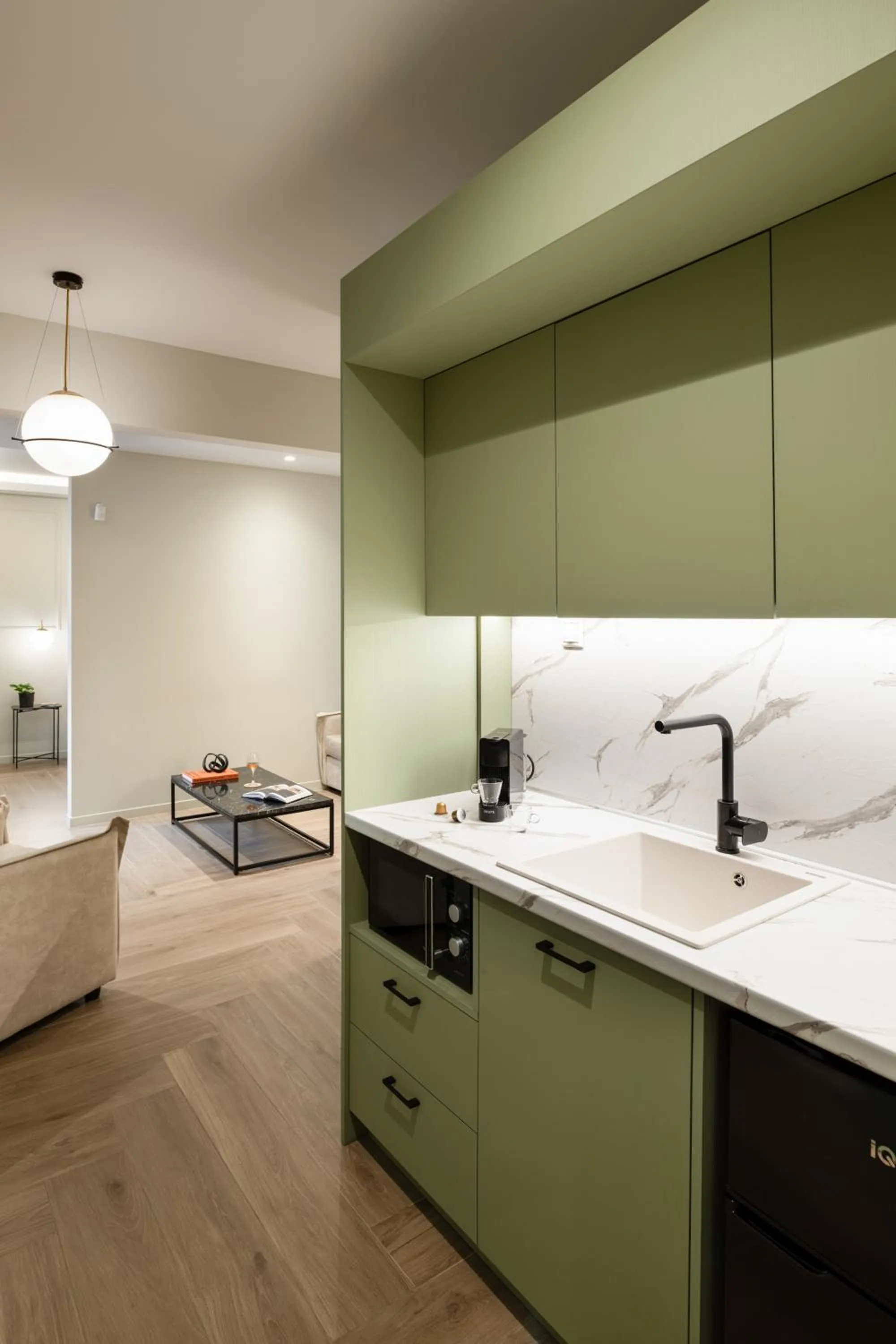 Kitchen or kitchenette, Bed in ASTIKON Xenofontos Suites