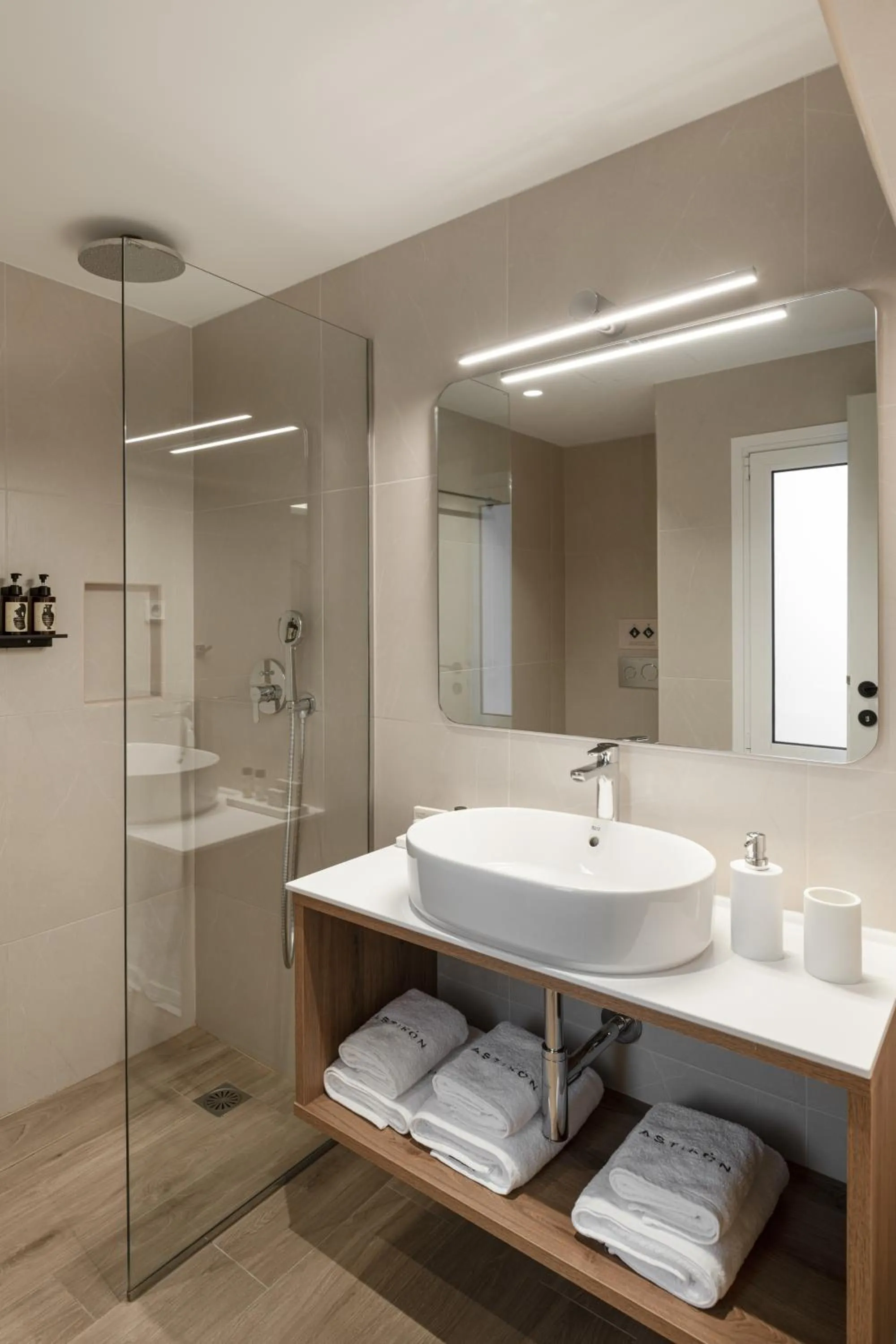 Shower in ASTIKON Xenofontos Suites