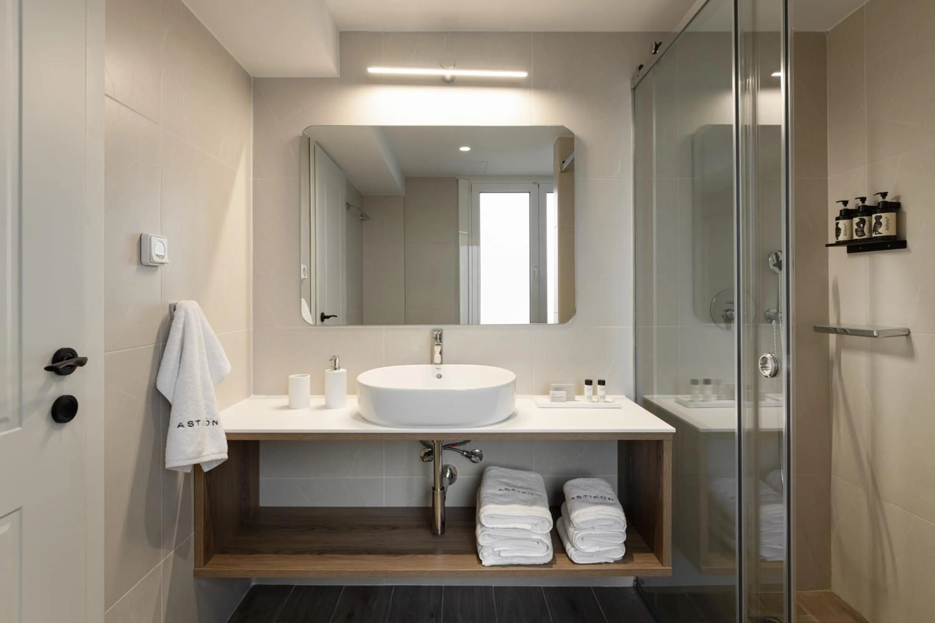 Bathroom in ASTIKON Xenofontos Suites