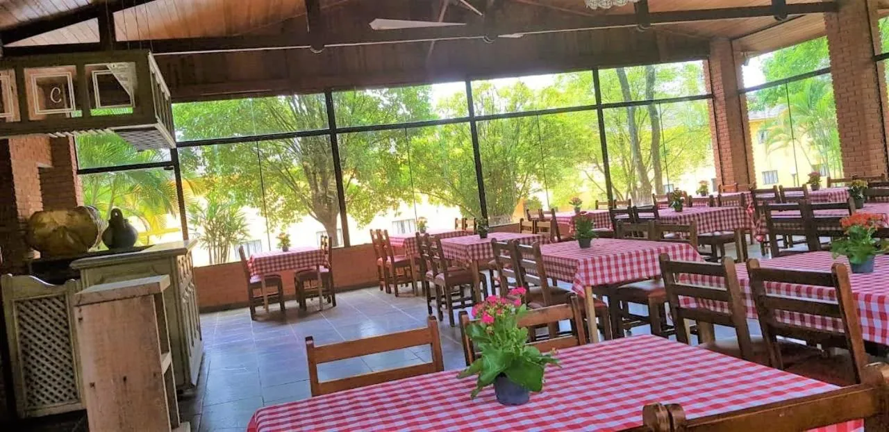 Restaurant/places to eat in Paradies Hotel Express