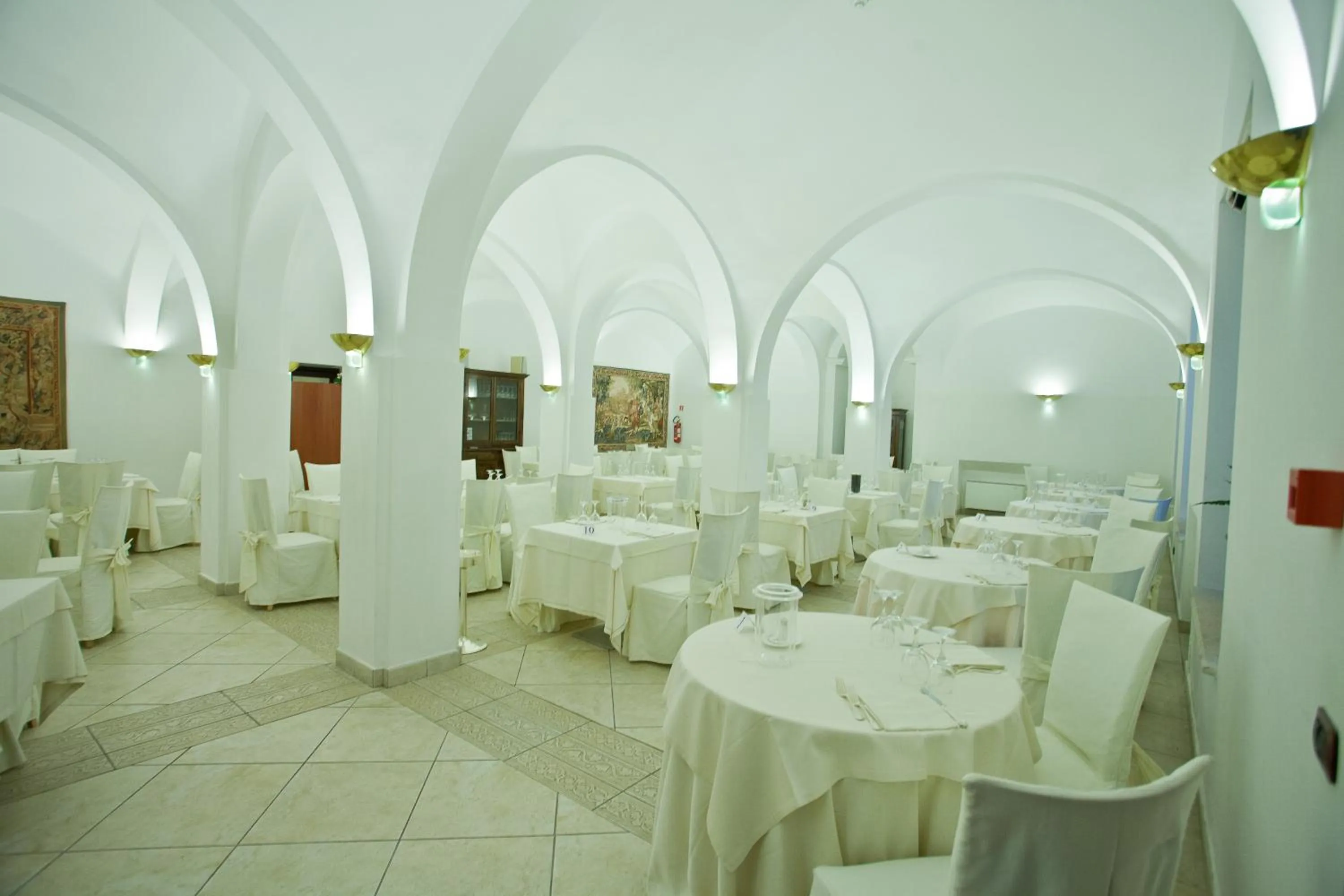 Restaurant/places to eat in Hotel Relais dei Normanni