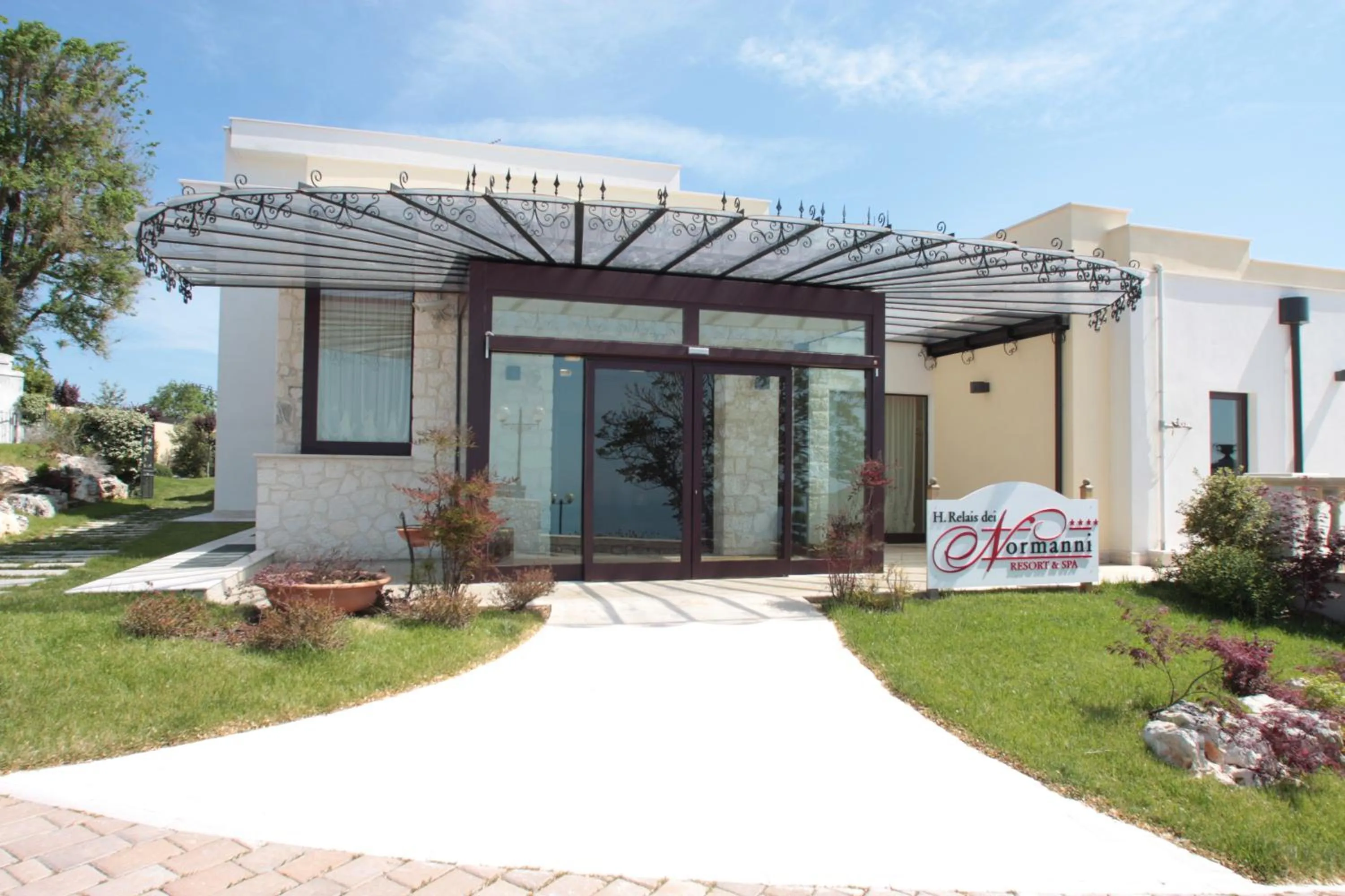 Facade/entrance in Hotel Relais dei Normanni