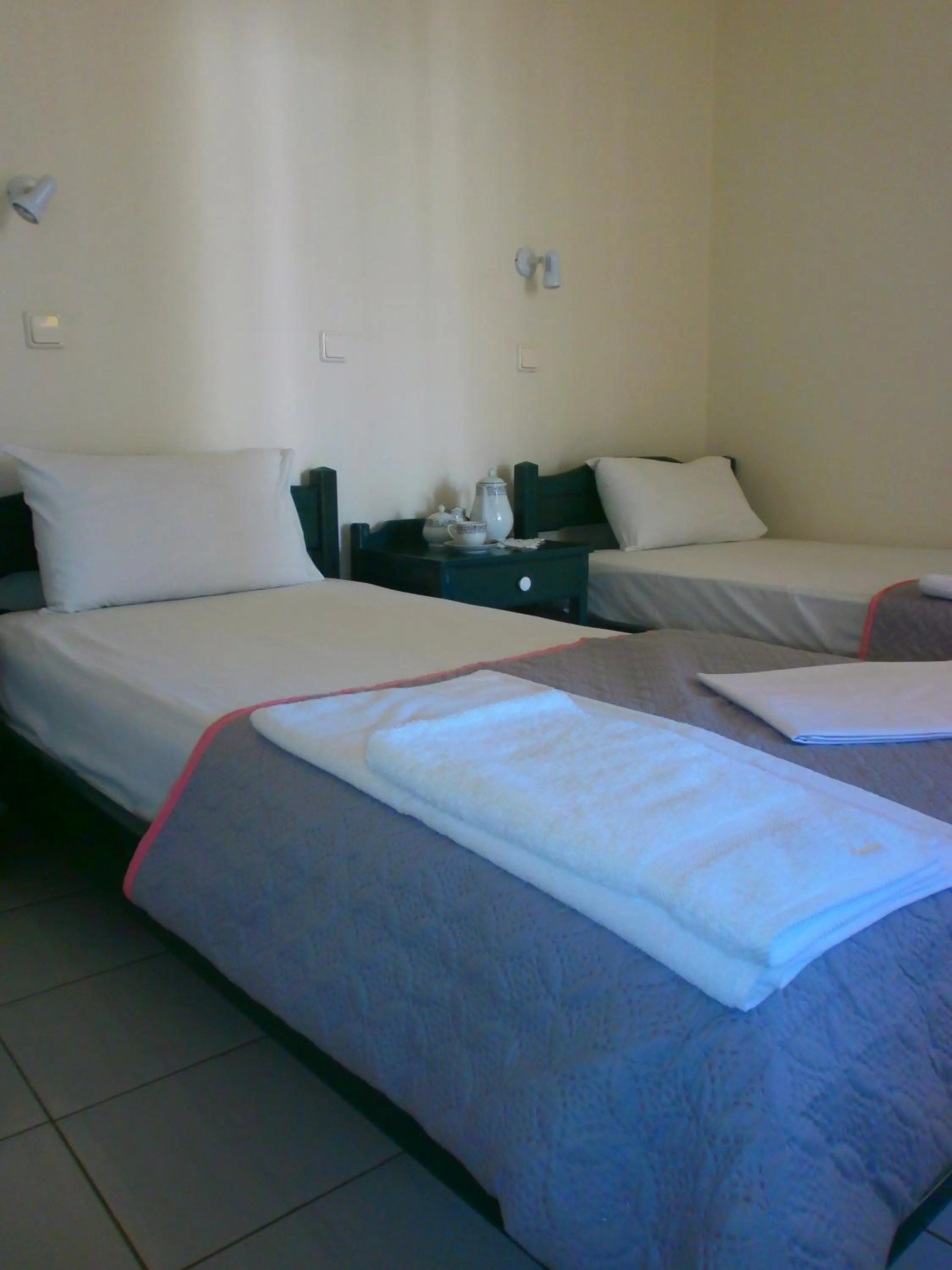 Bedroom, Bed in Zinovia