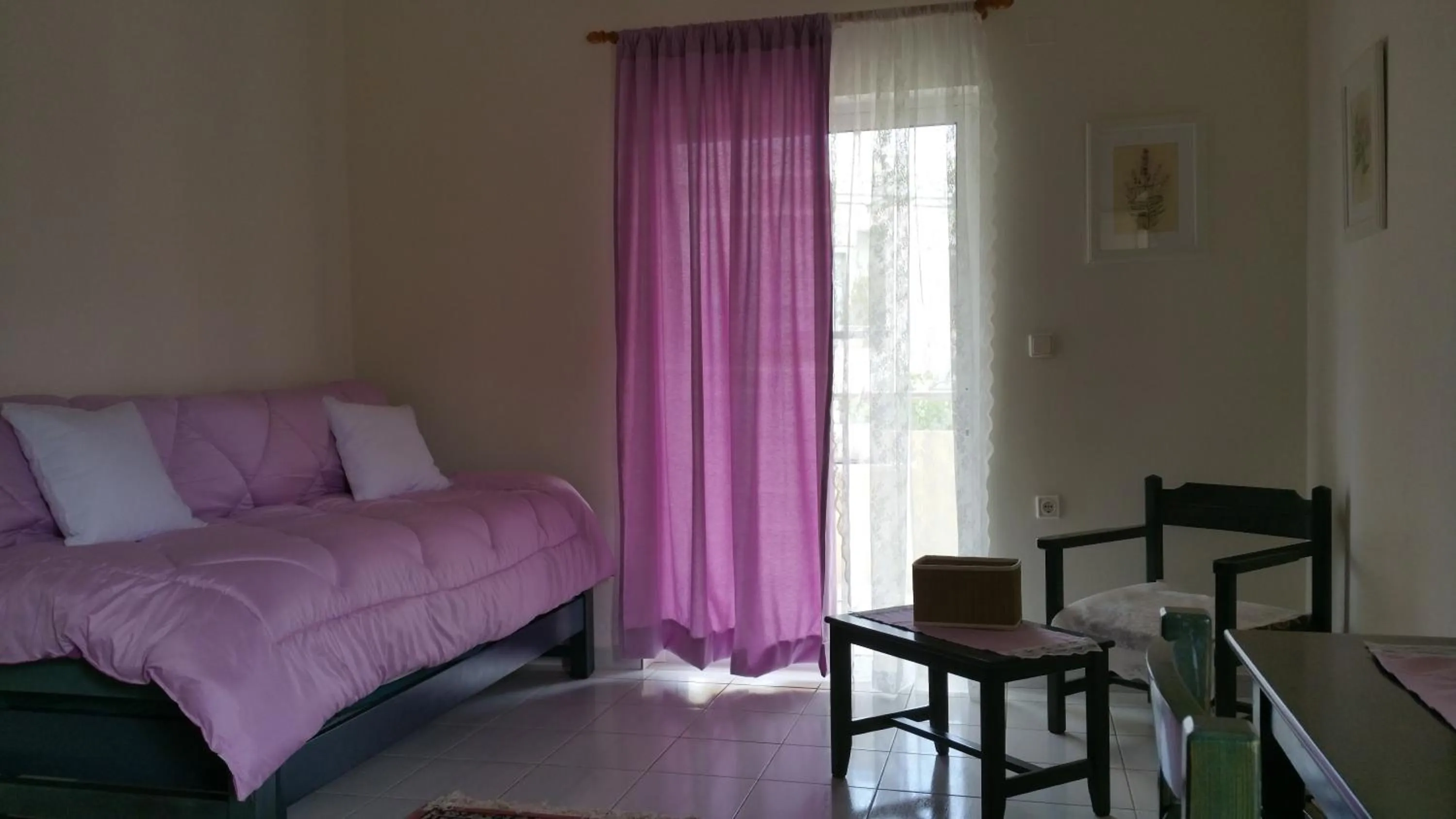 Decorative detail, Bed in Zinovia