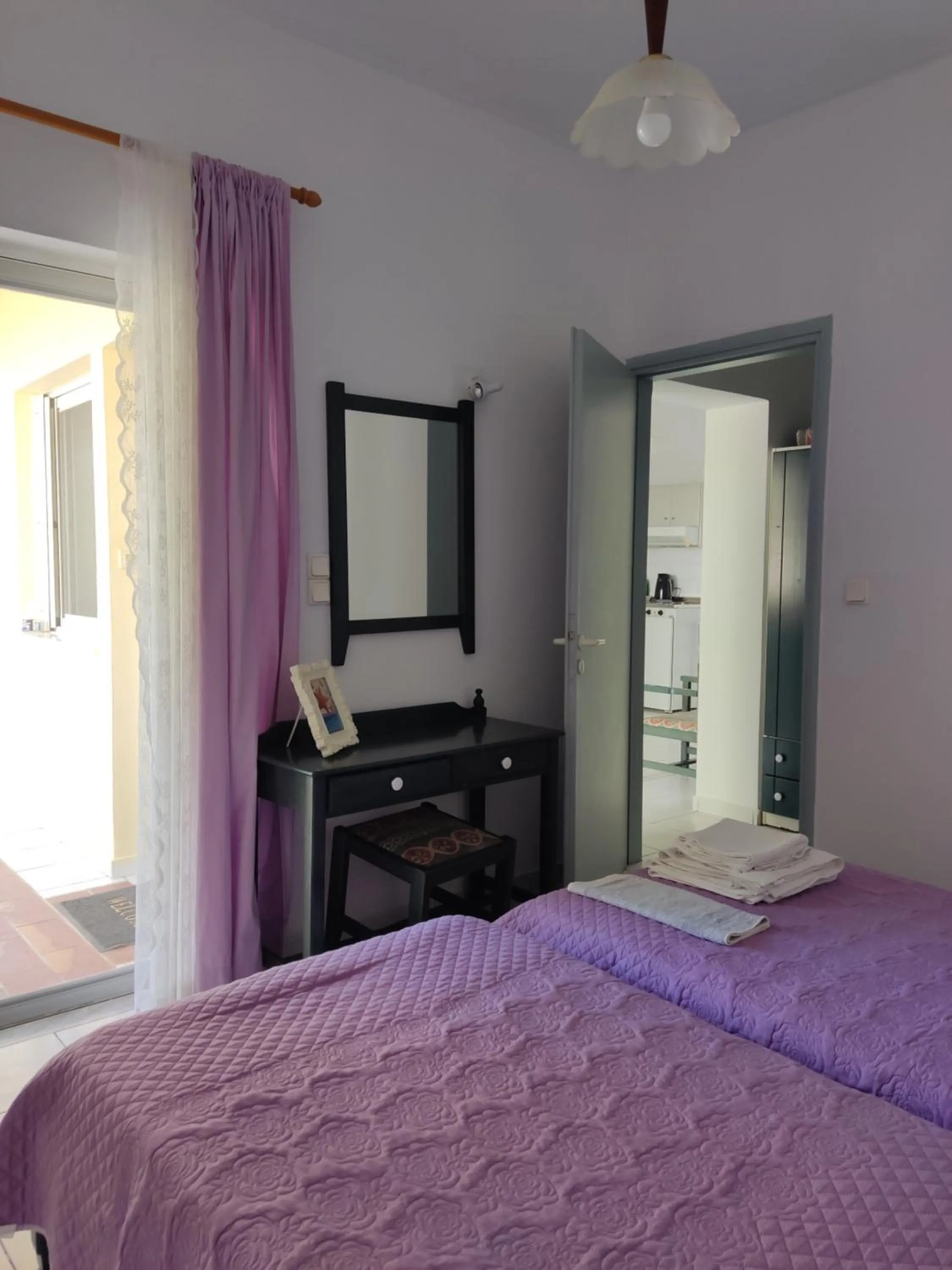 Bedroom, Bed in Zinovia