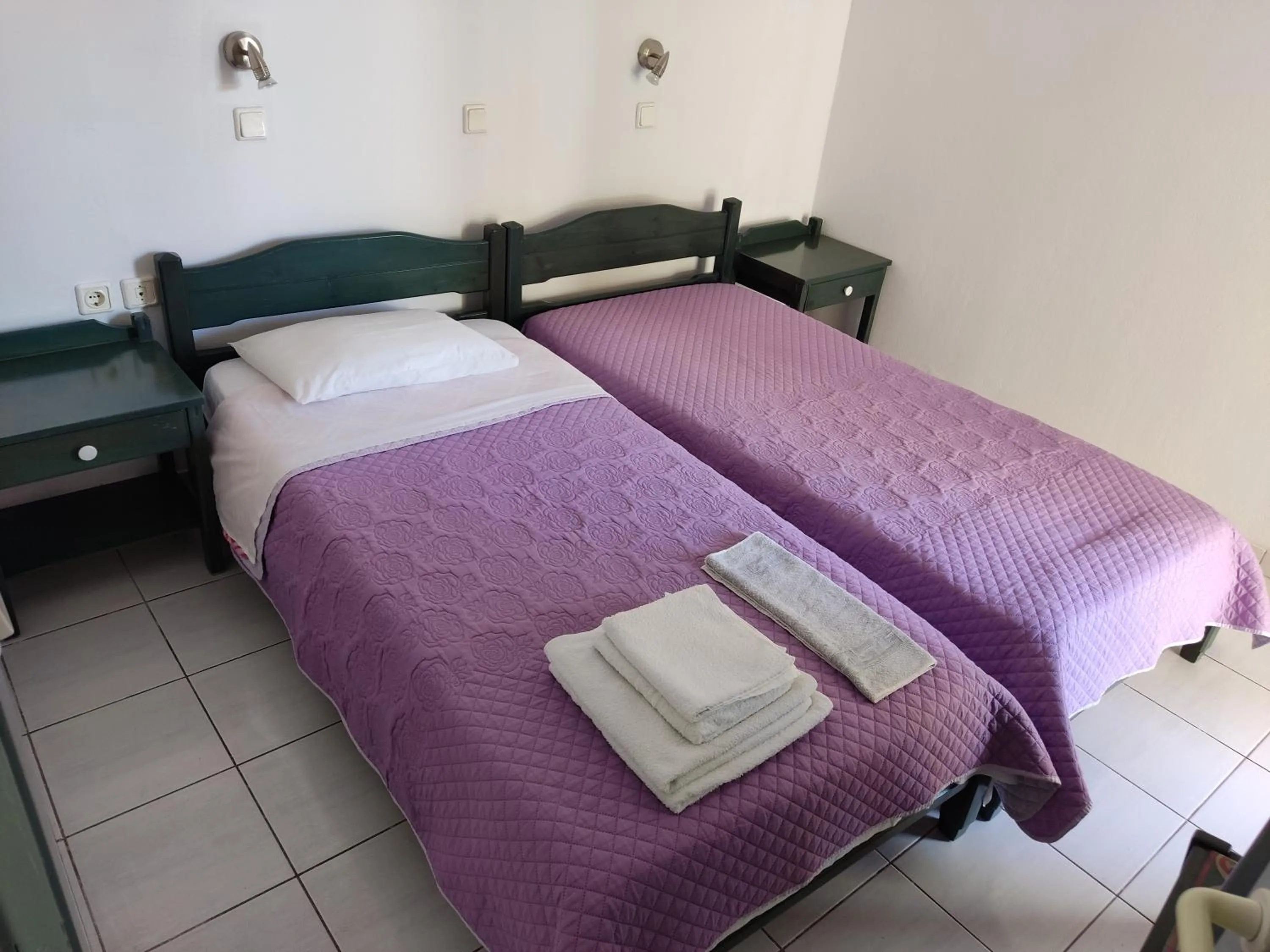 Bedroom, Bed in Zinovia