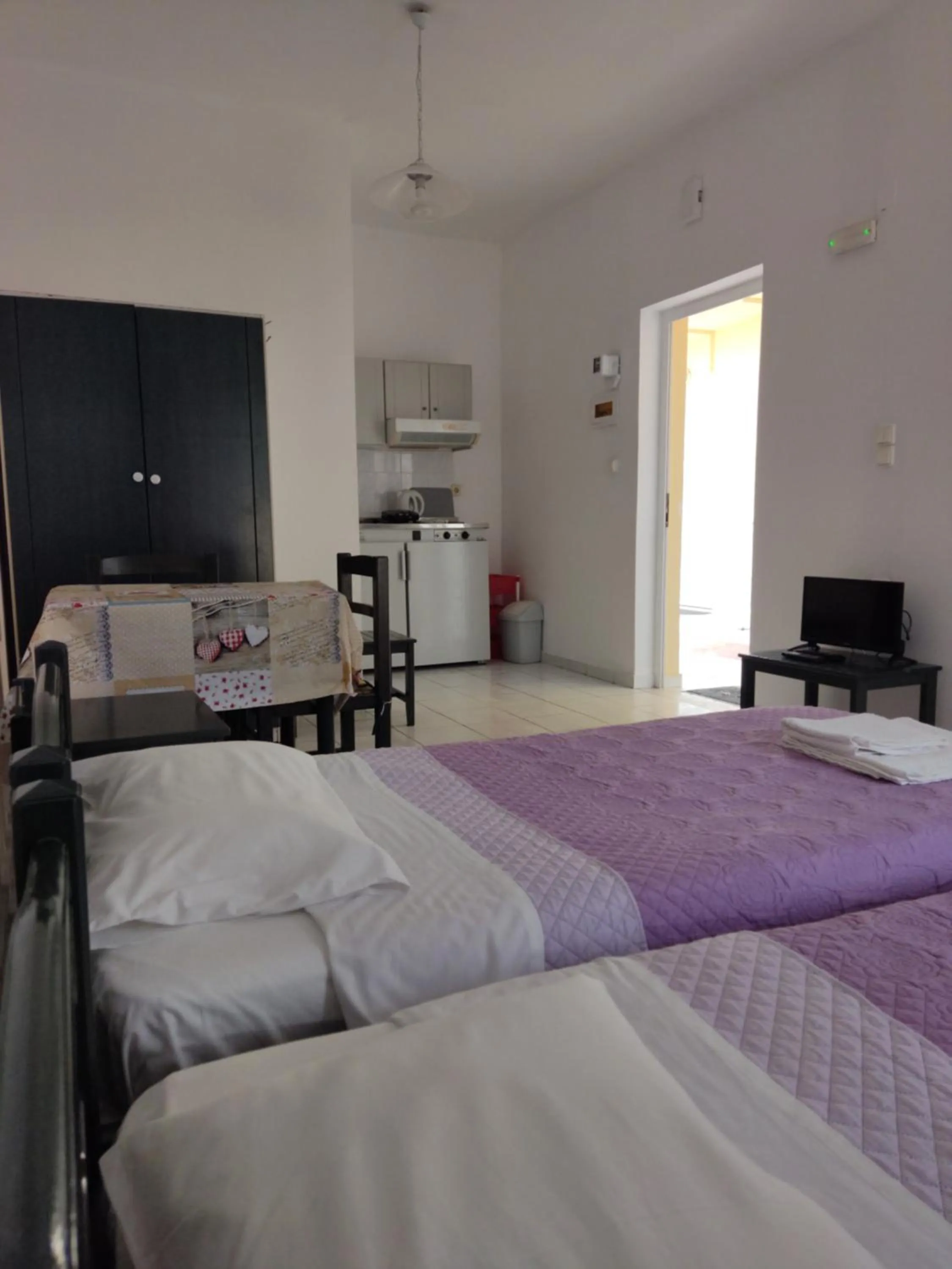 Bedroom, Bed in Zinovia