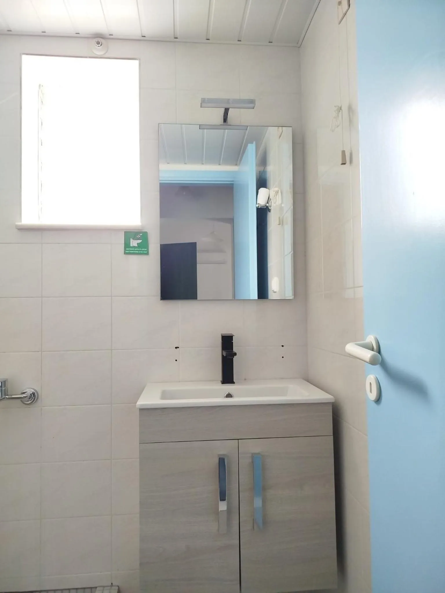 Bathroom in Zinovia