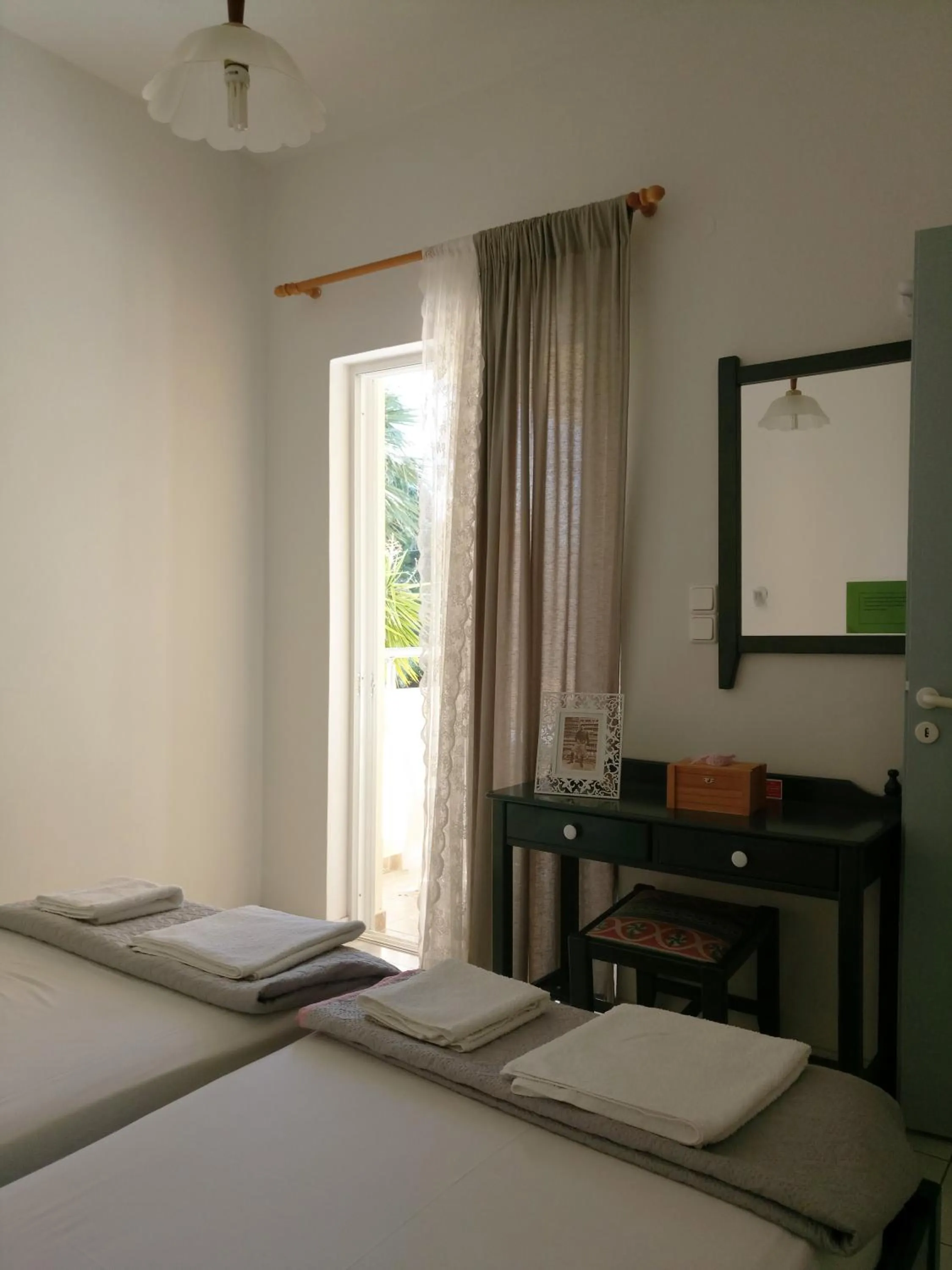 Bedroom, Bed in Zinovia