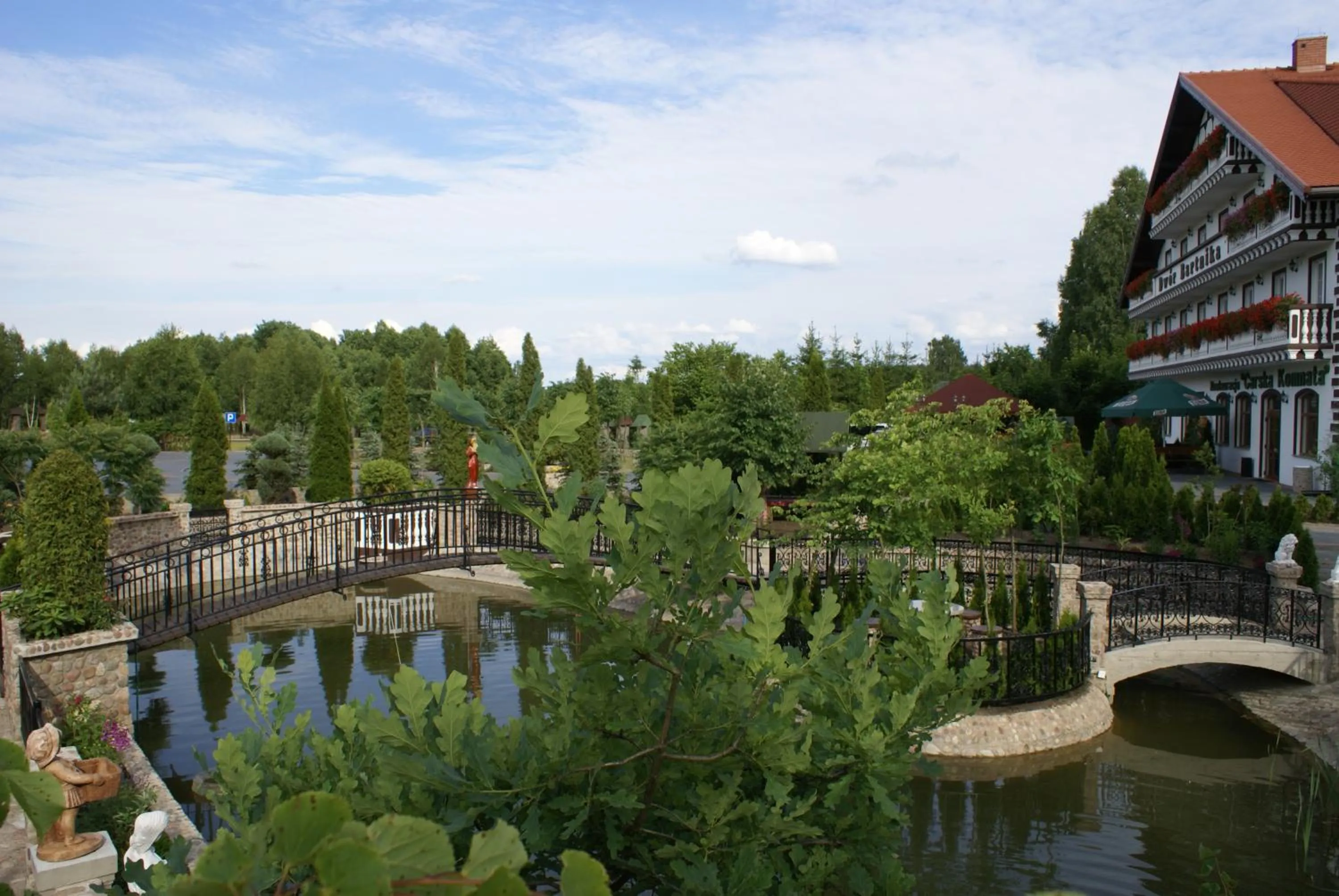 Area and facilities in Dwór Bartnika