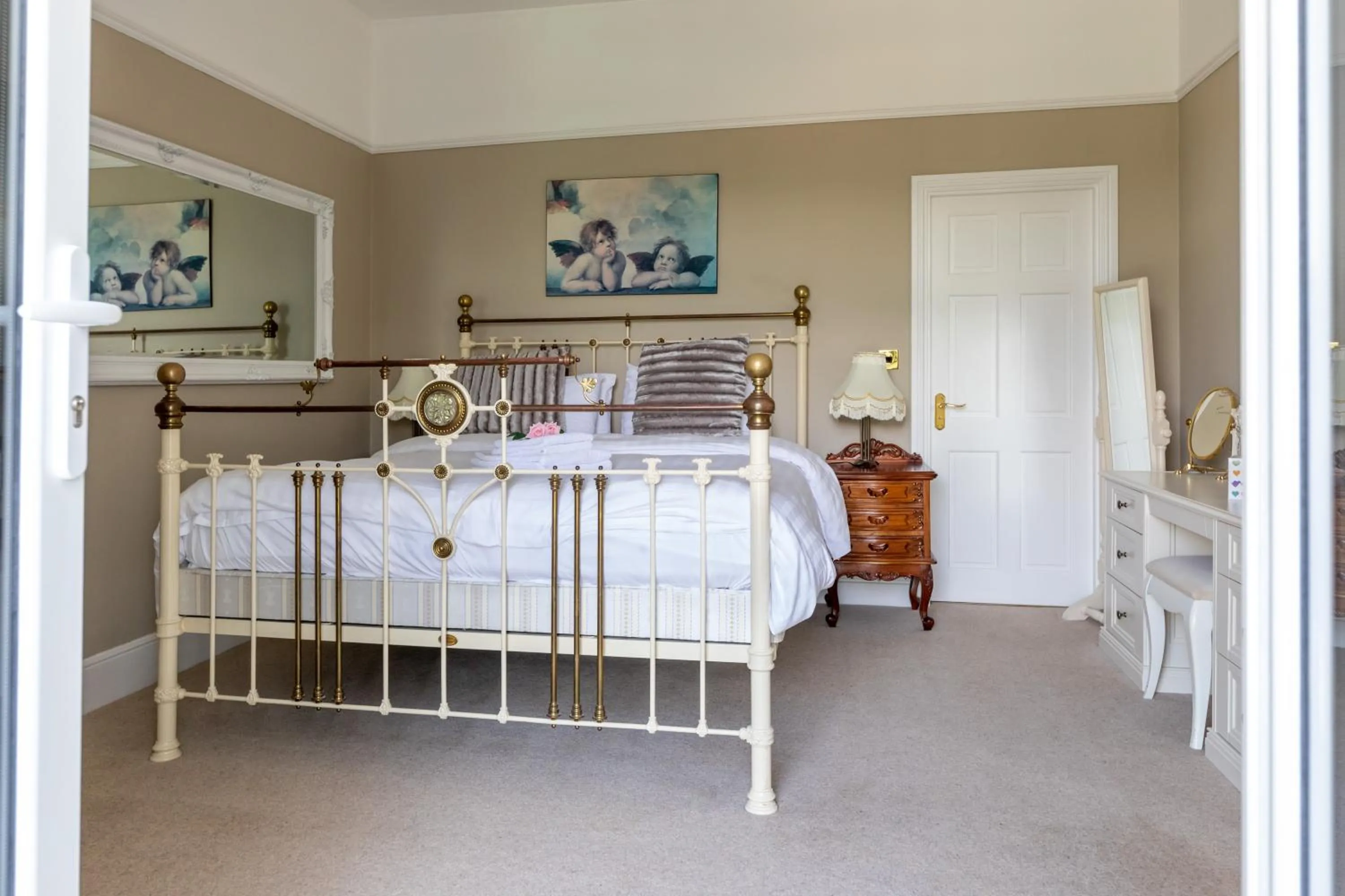 Bedroom, Bed in Plas Maenan