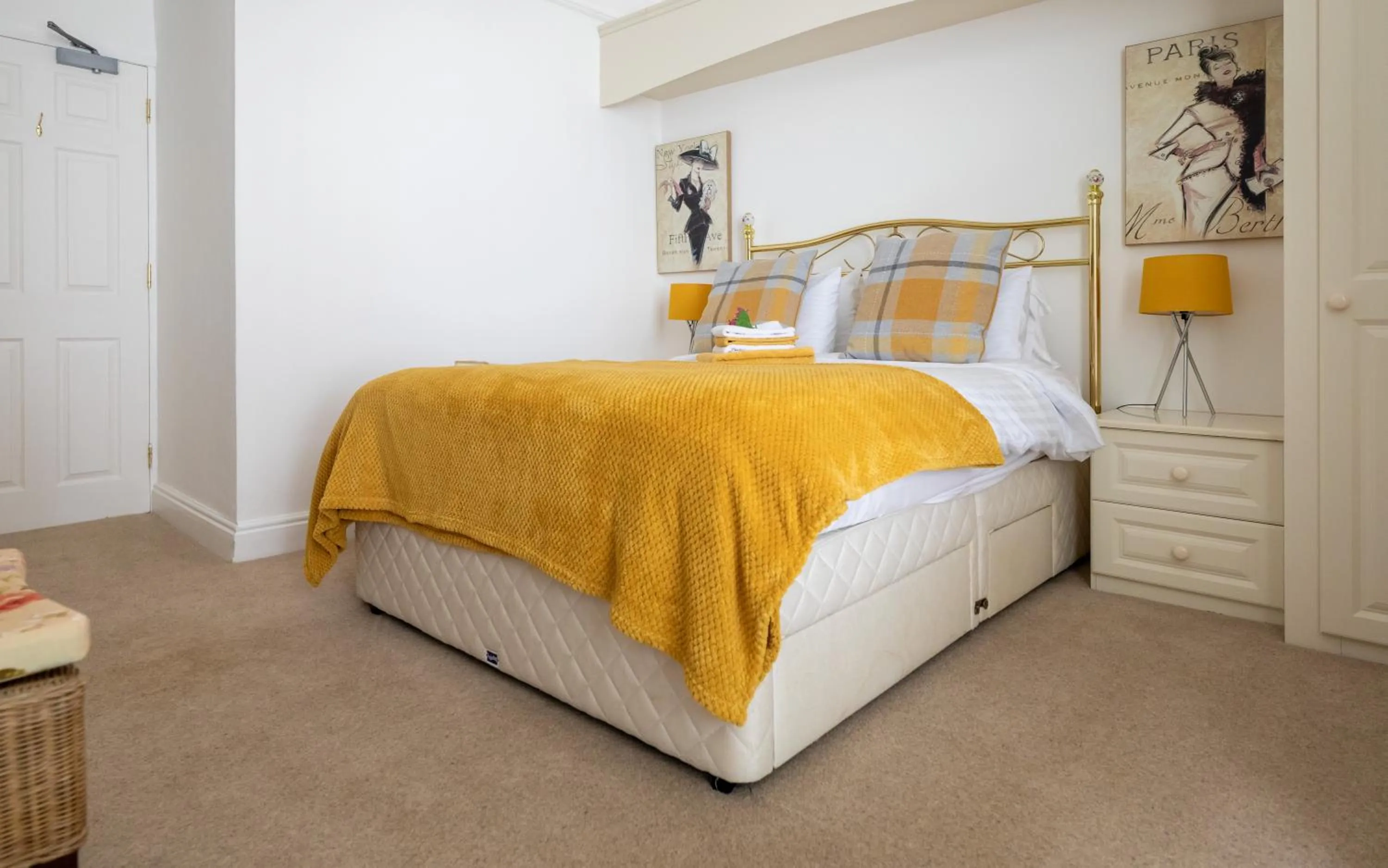 Bedroom, Bed in Plas Maenan