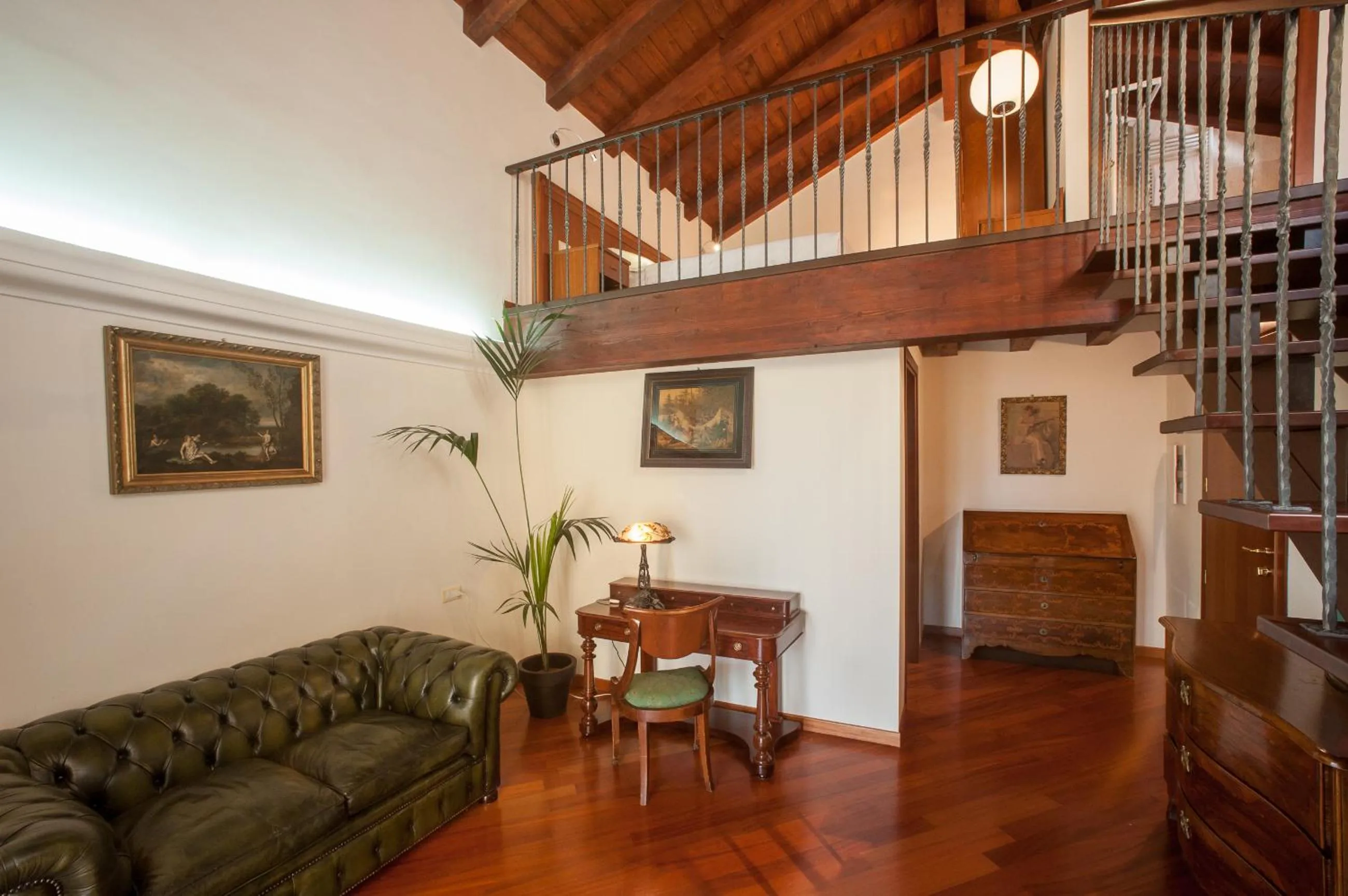 Decorative detail in Hotel Flora