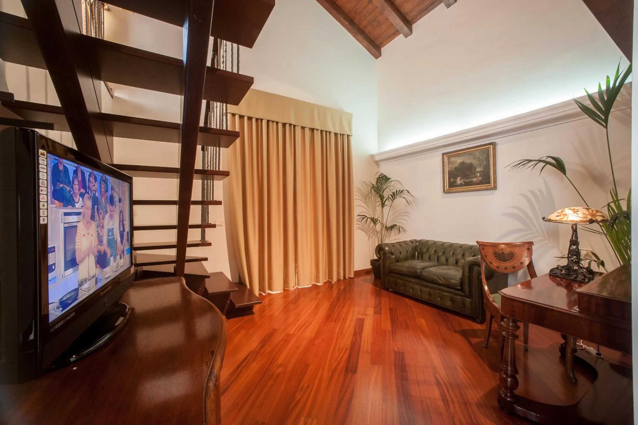 TV and multimedia in Hotel Flora