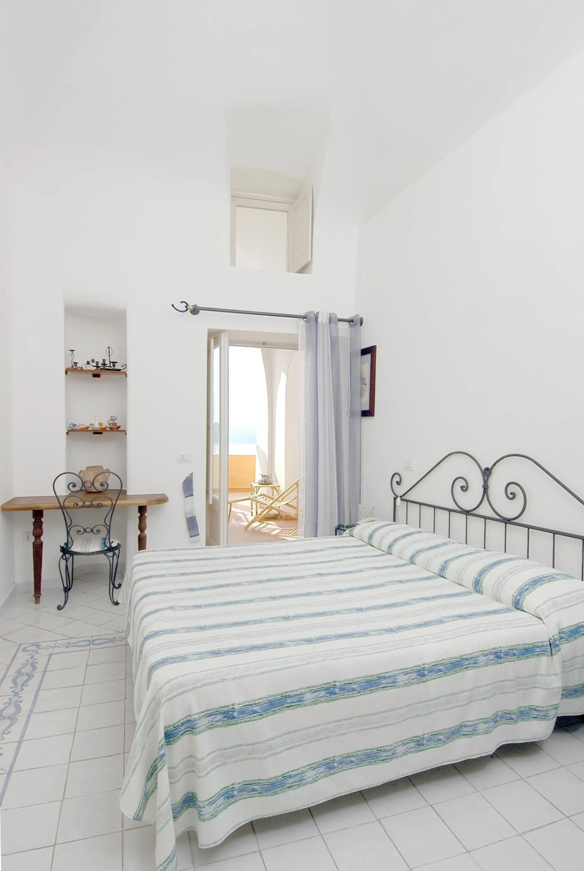 Photo of the whole room, Bed in Hotel La Casa sul Mare