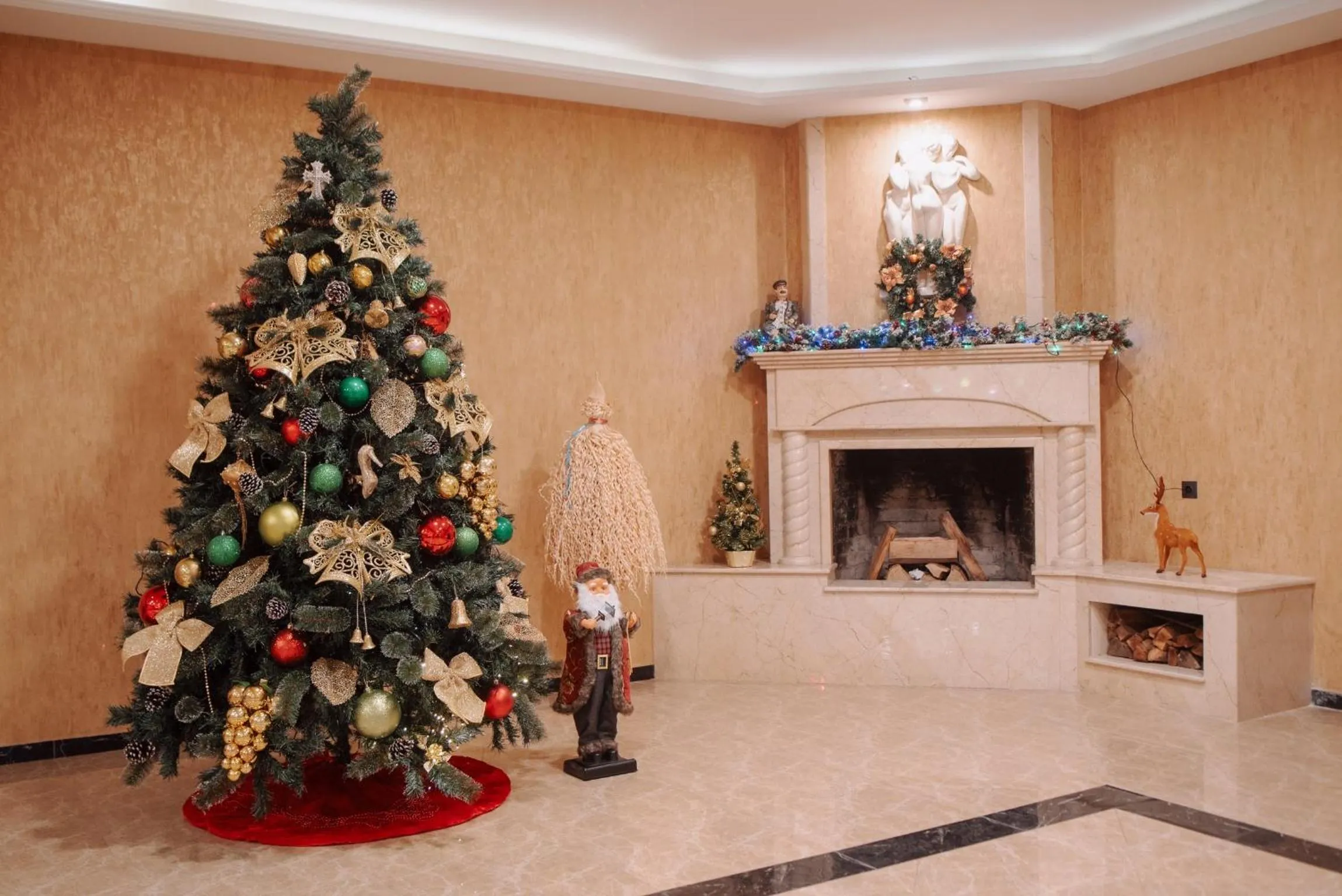 Restaurant/places to eat in Natali Hotel