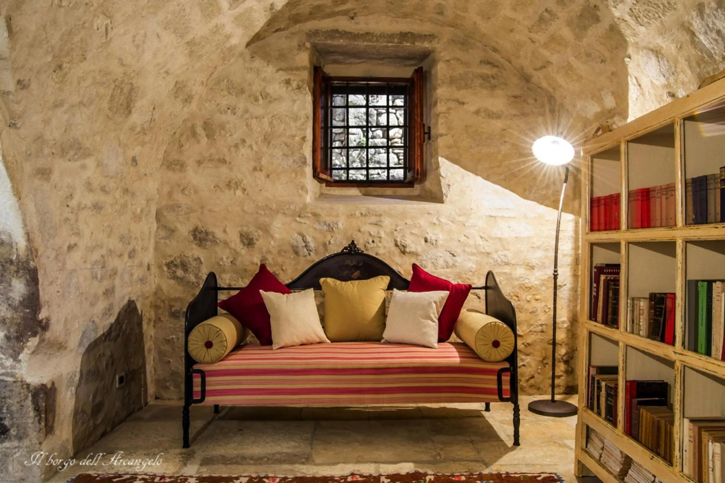 Library in Il Borgo dell'Arcangelo