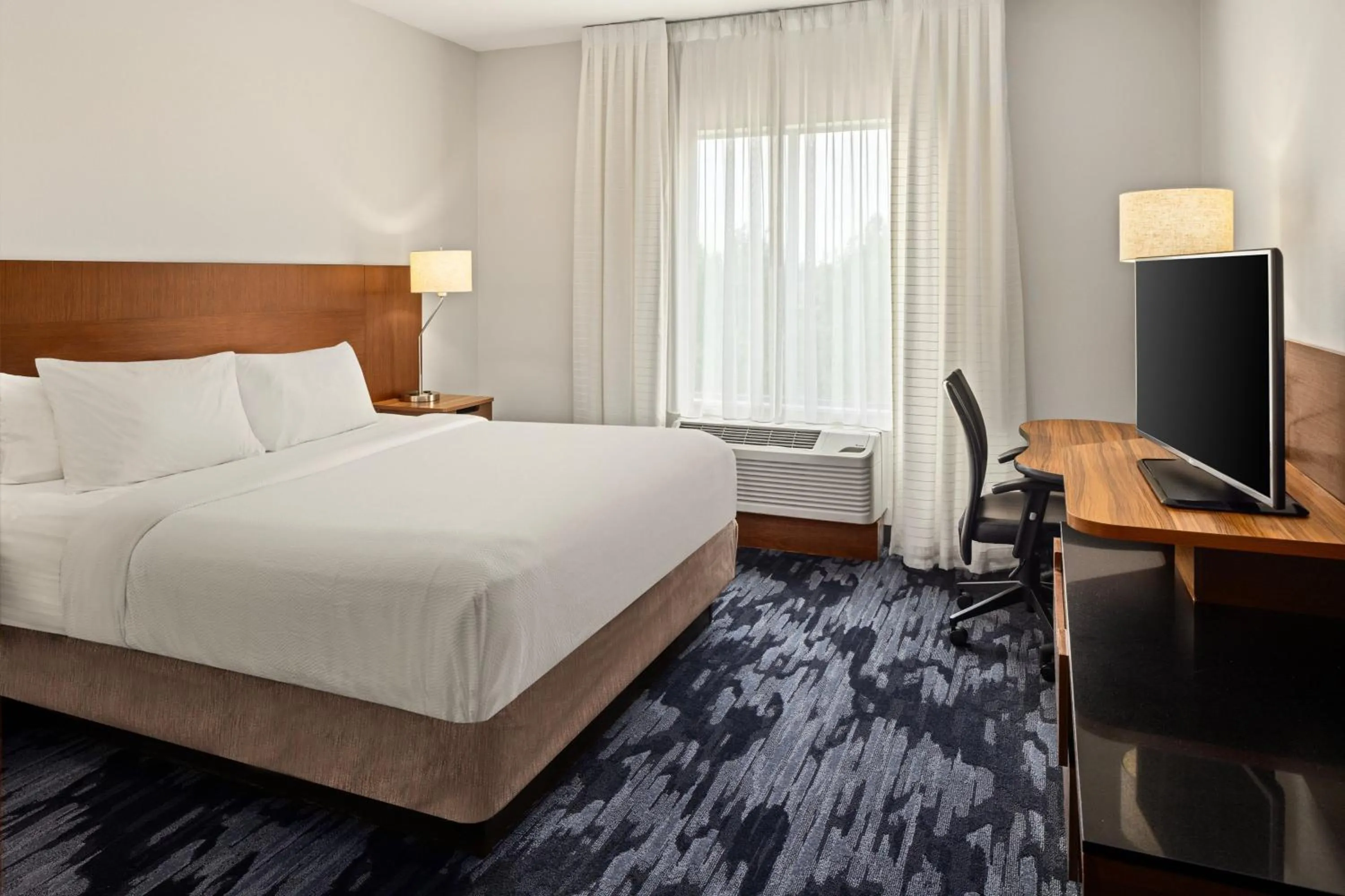 Photo of the whole room, Bed in Fairfield Inn & Suites by Marriott Waterloo Cedar Falls