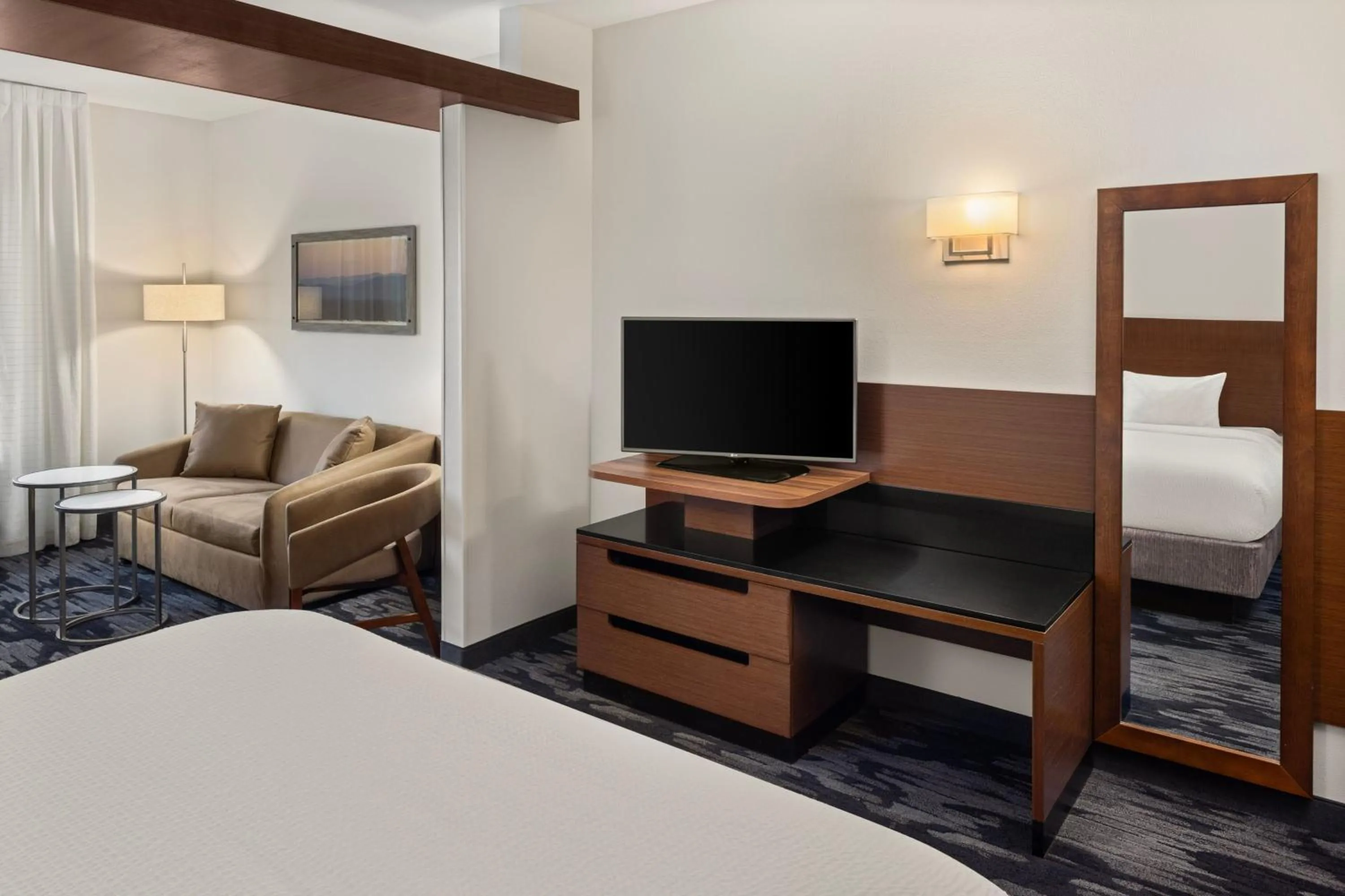 Photo of the whole room, Bed in Fairfield Inn & Suites by Marriott Waterloo Cedar Falls