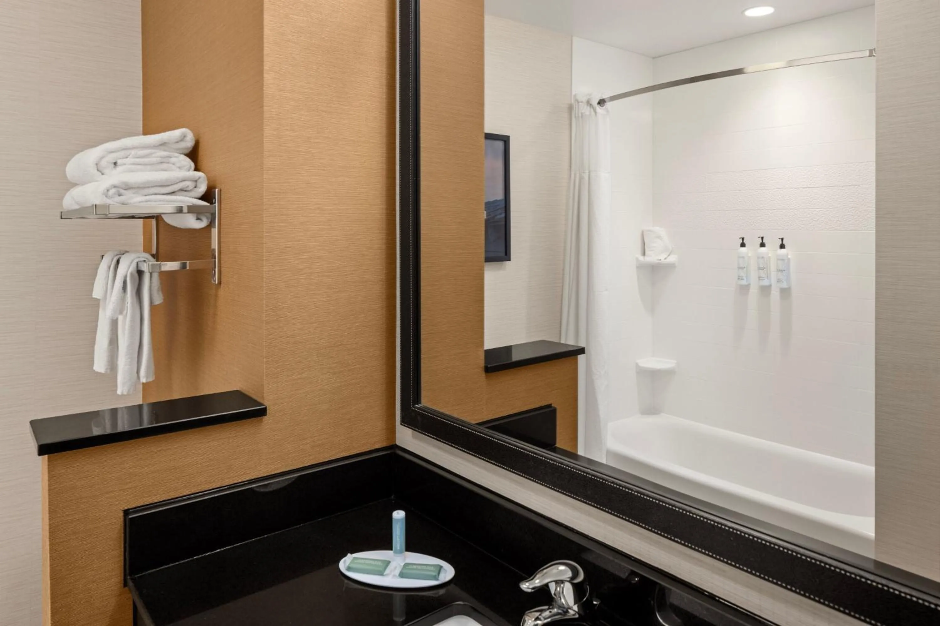 Bathroom in Fairfield Inn & Suites by Marriott Waterloo Cedar Falls