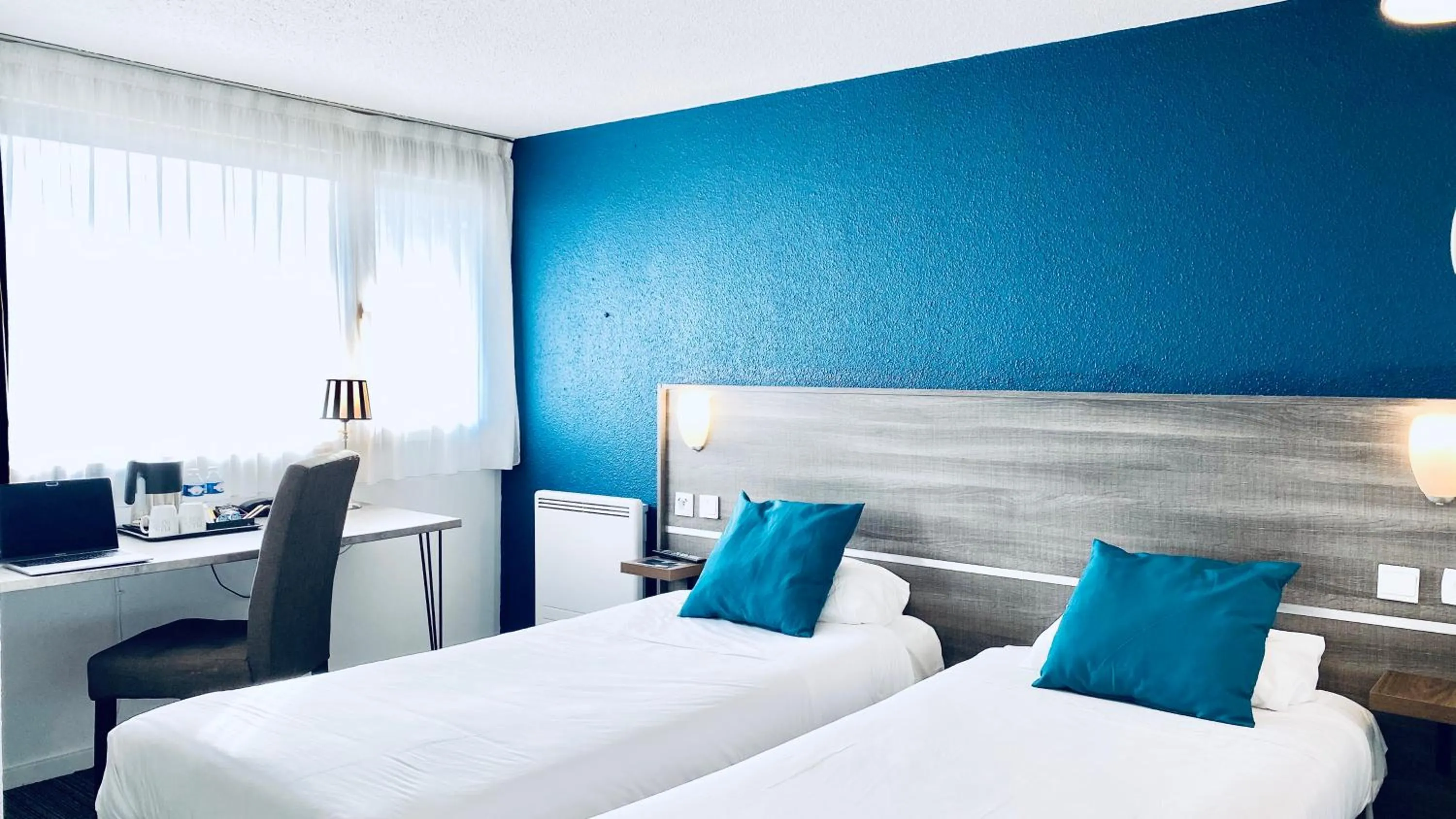 Bed in Hôtel Restaurant Kyriad de Péronne