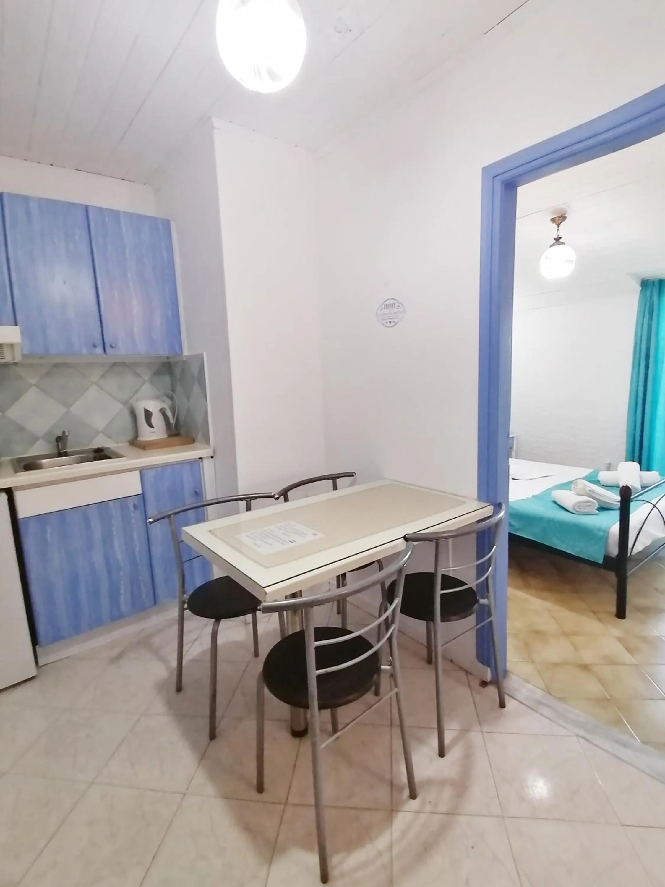 Kitchen or kitchenette, Bed in Anthis Studios