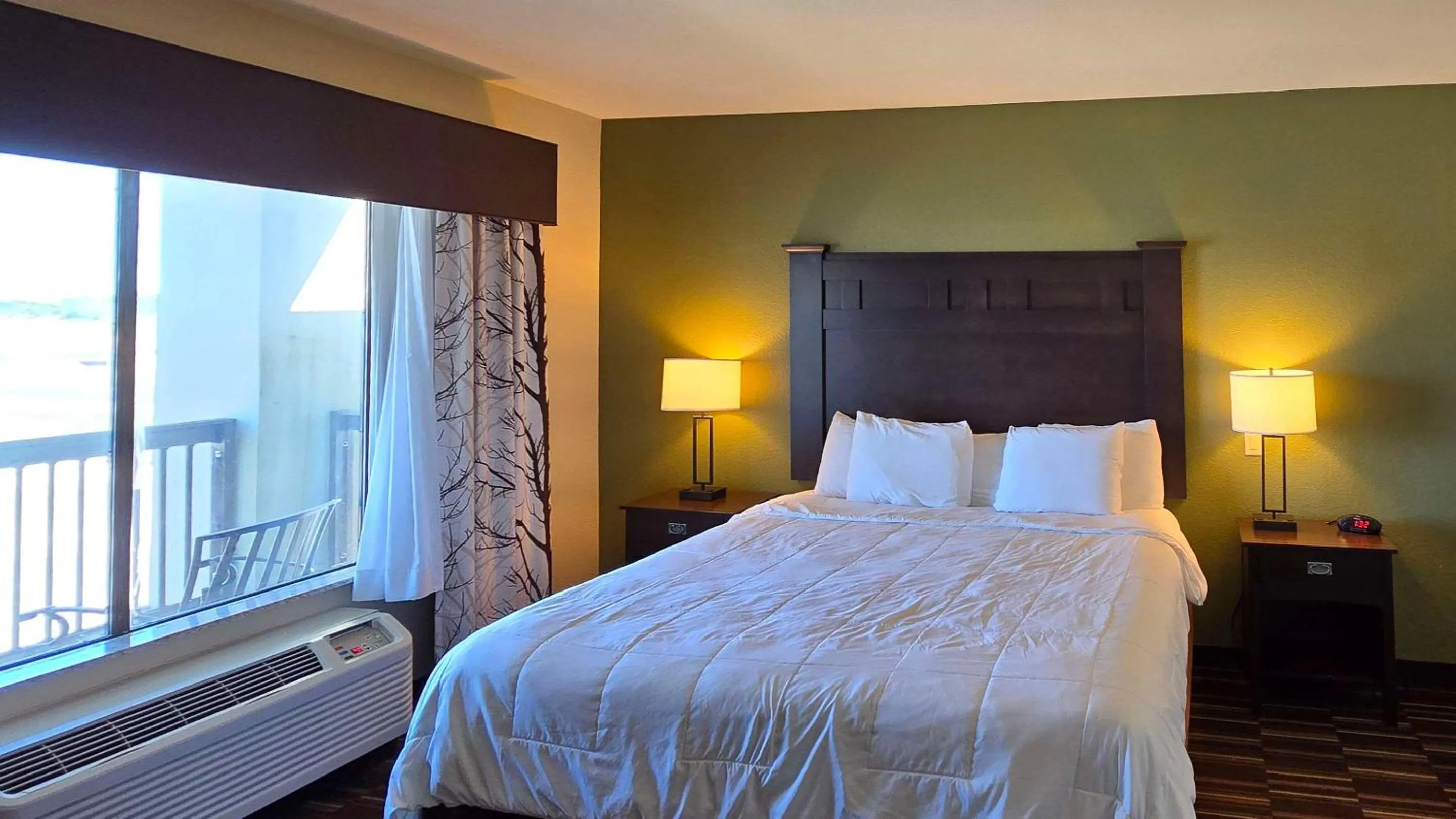 Bedroom, Bed in Comfort Inn & Suites Beeville